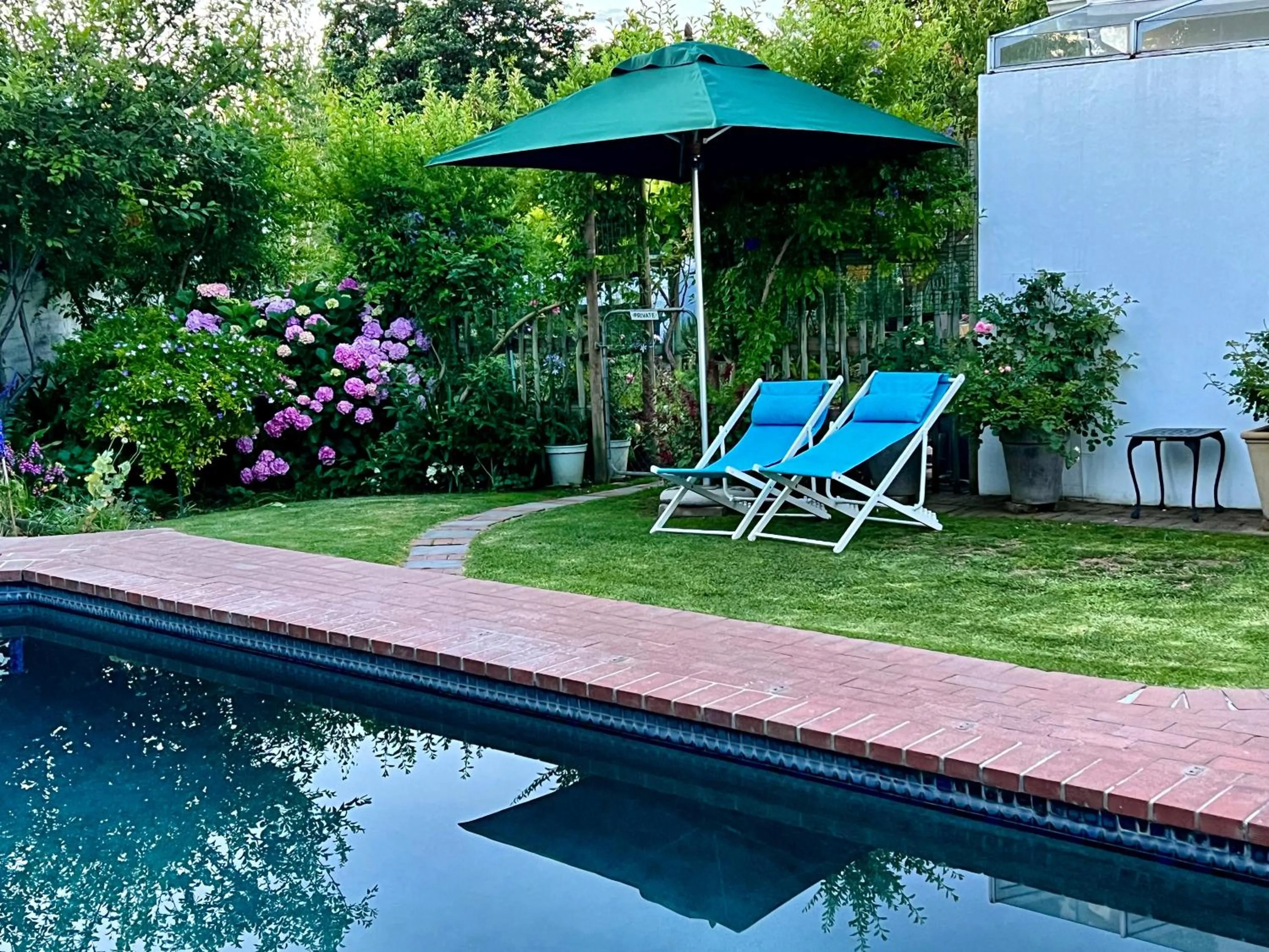 Swimming pool in Penelope's Stellenbosch