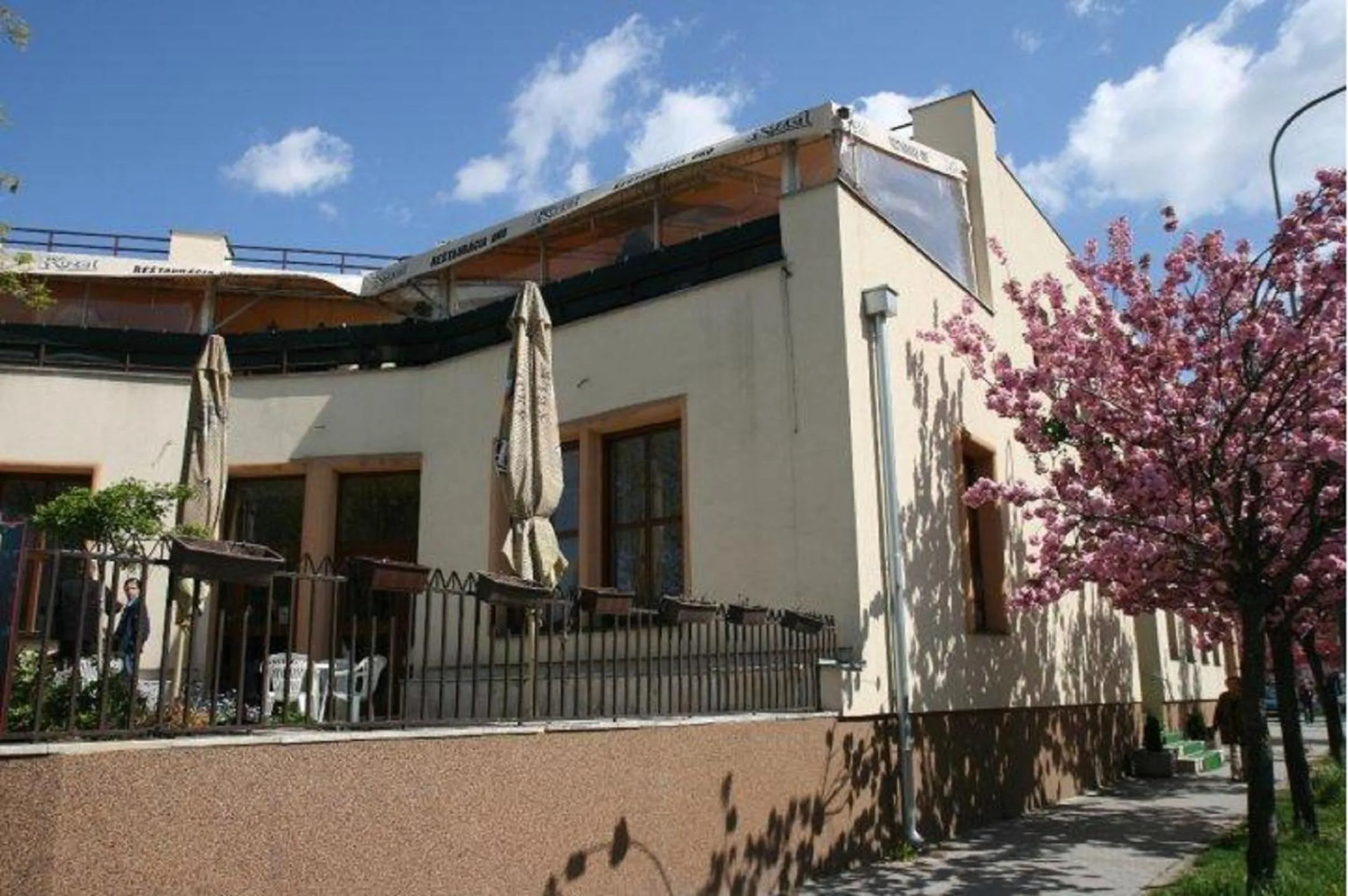 Facade/entrance in Hotel Oko