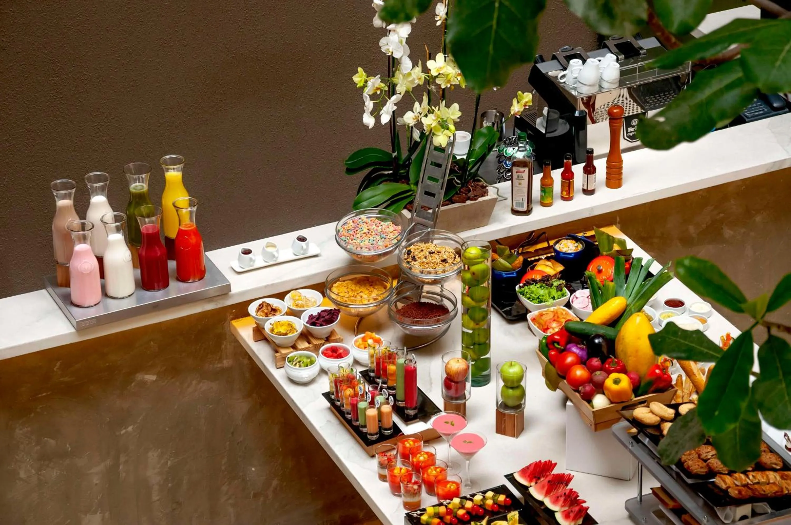 Restaurant/places to eat in NH Boulevard del Río Cali