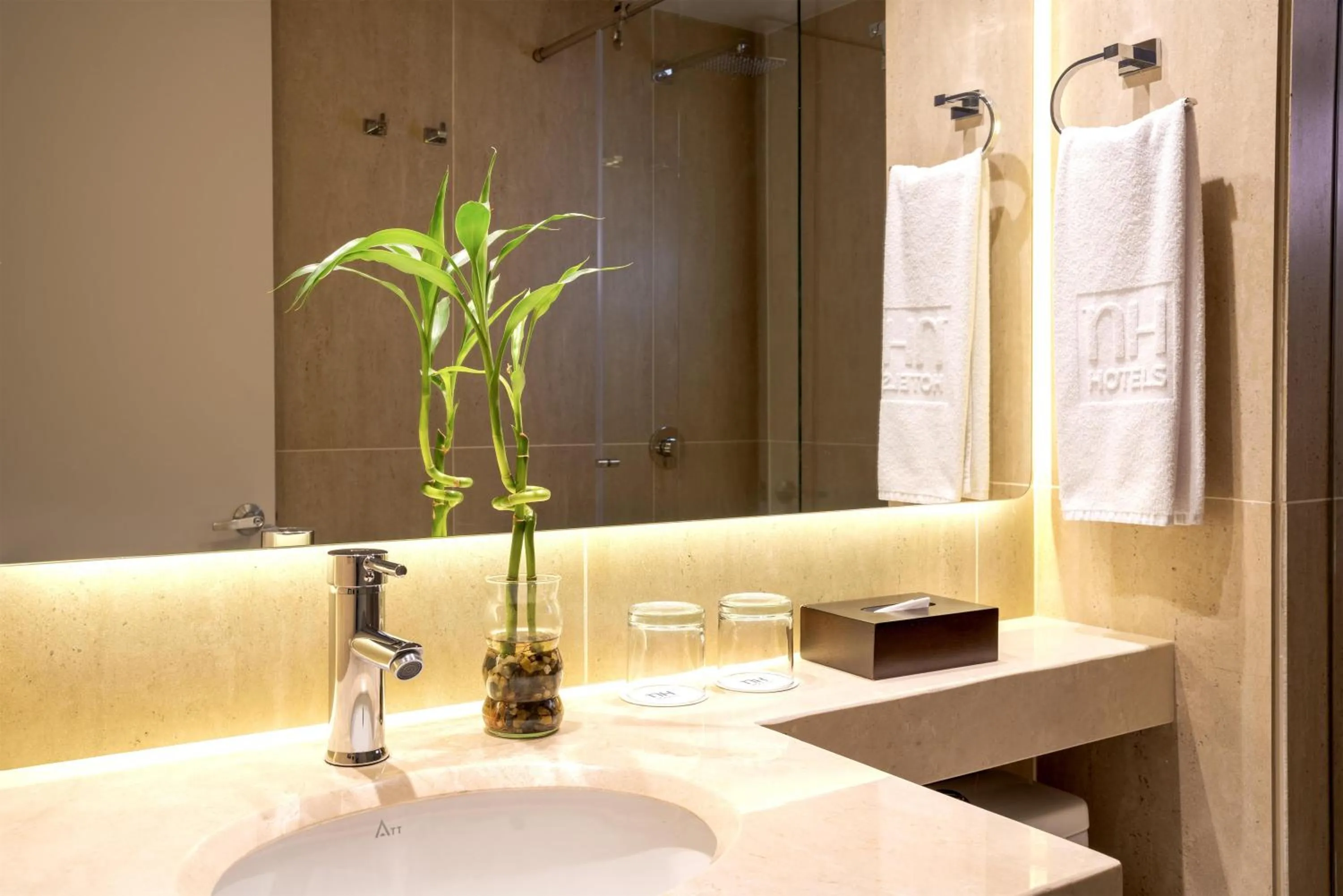 Bathroom in NH Boulevard del Río Cali