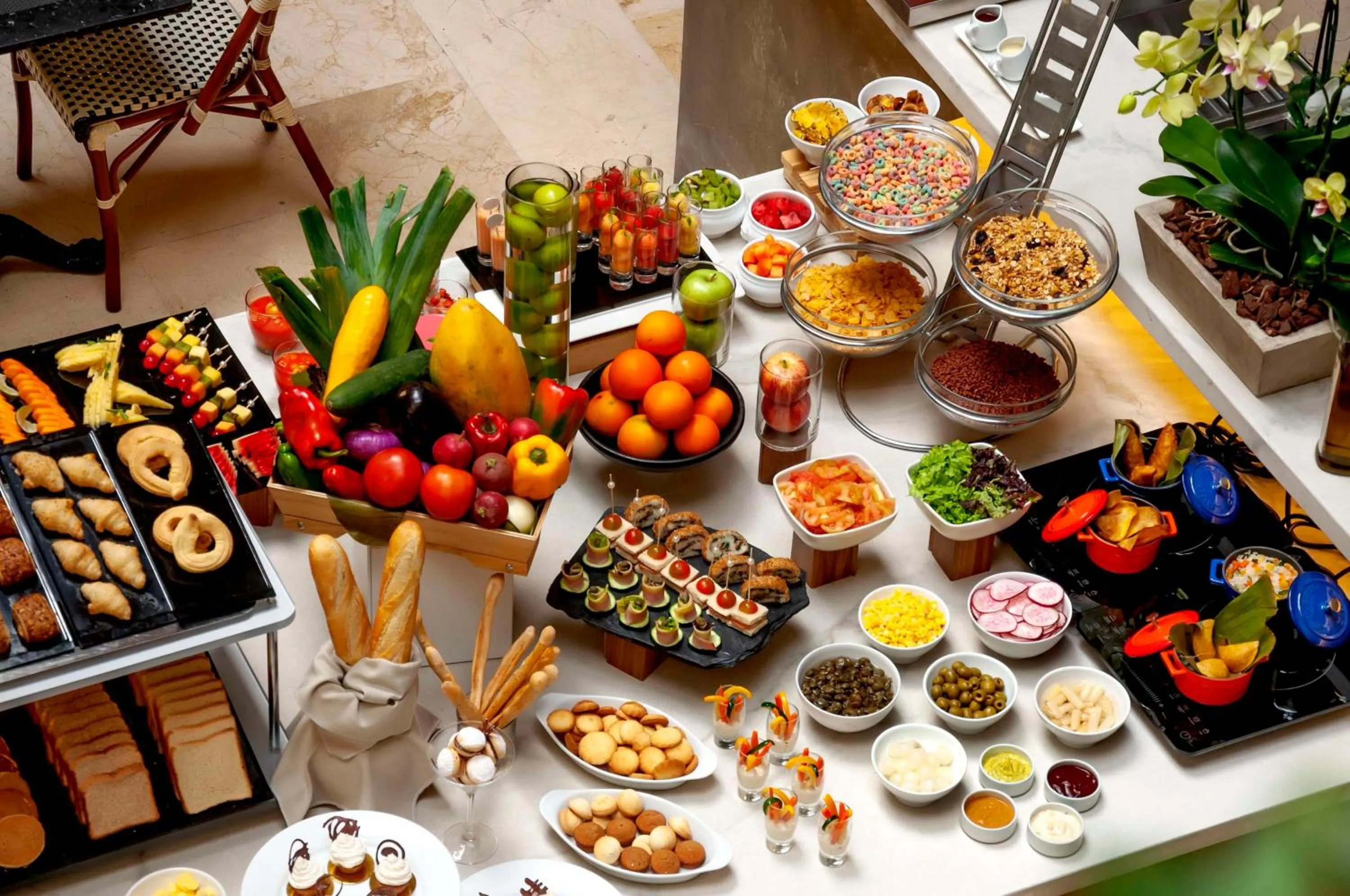 Restaurant/places to eat in NH Boulevard del Río Cali