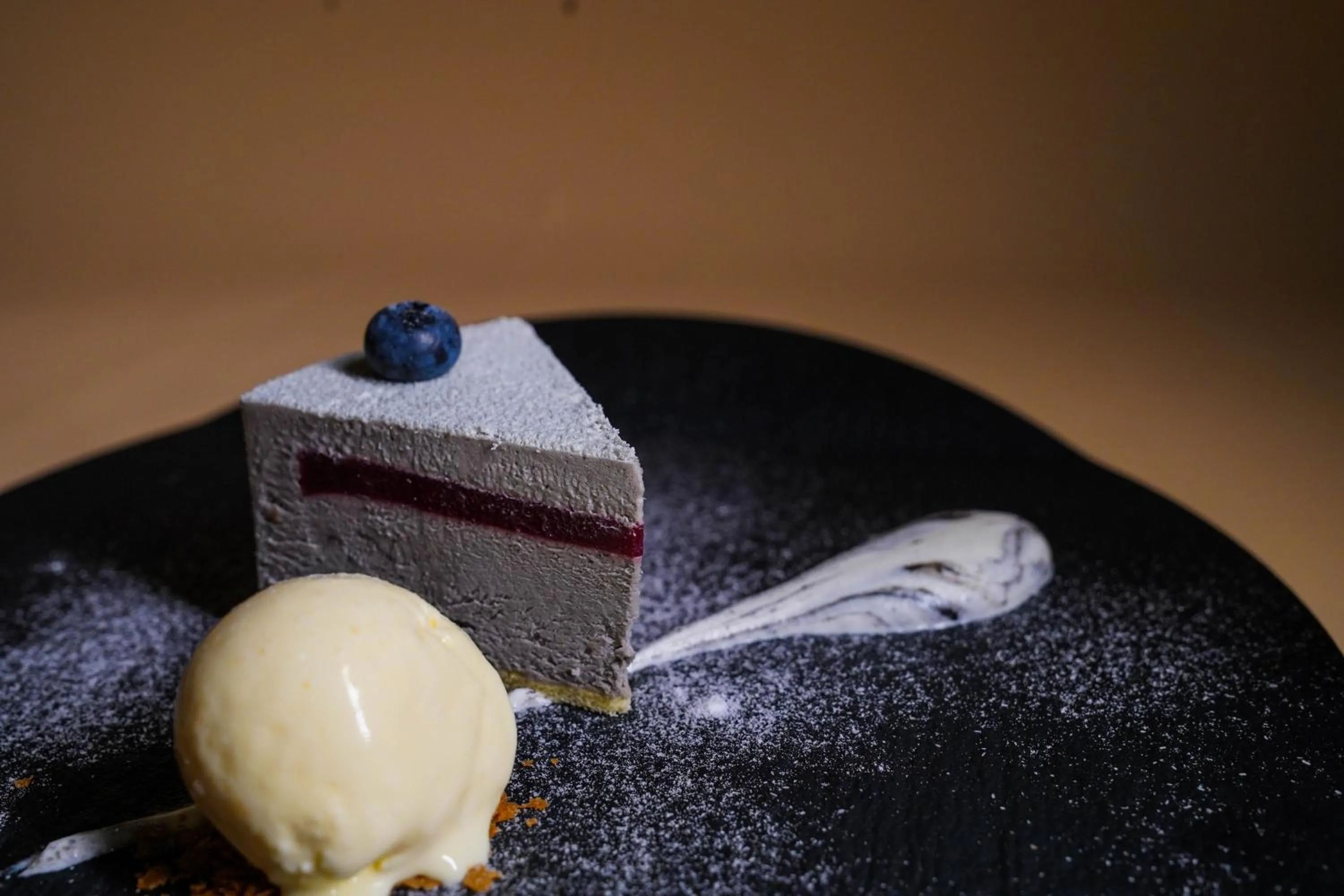 Restaurant/places to eat in Grand Mercure Hotel Hualing