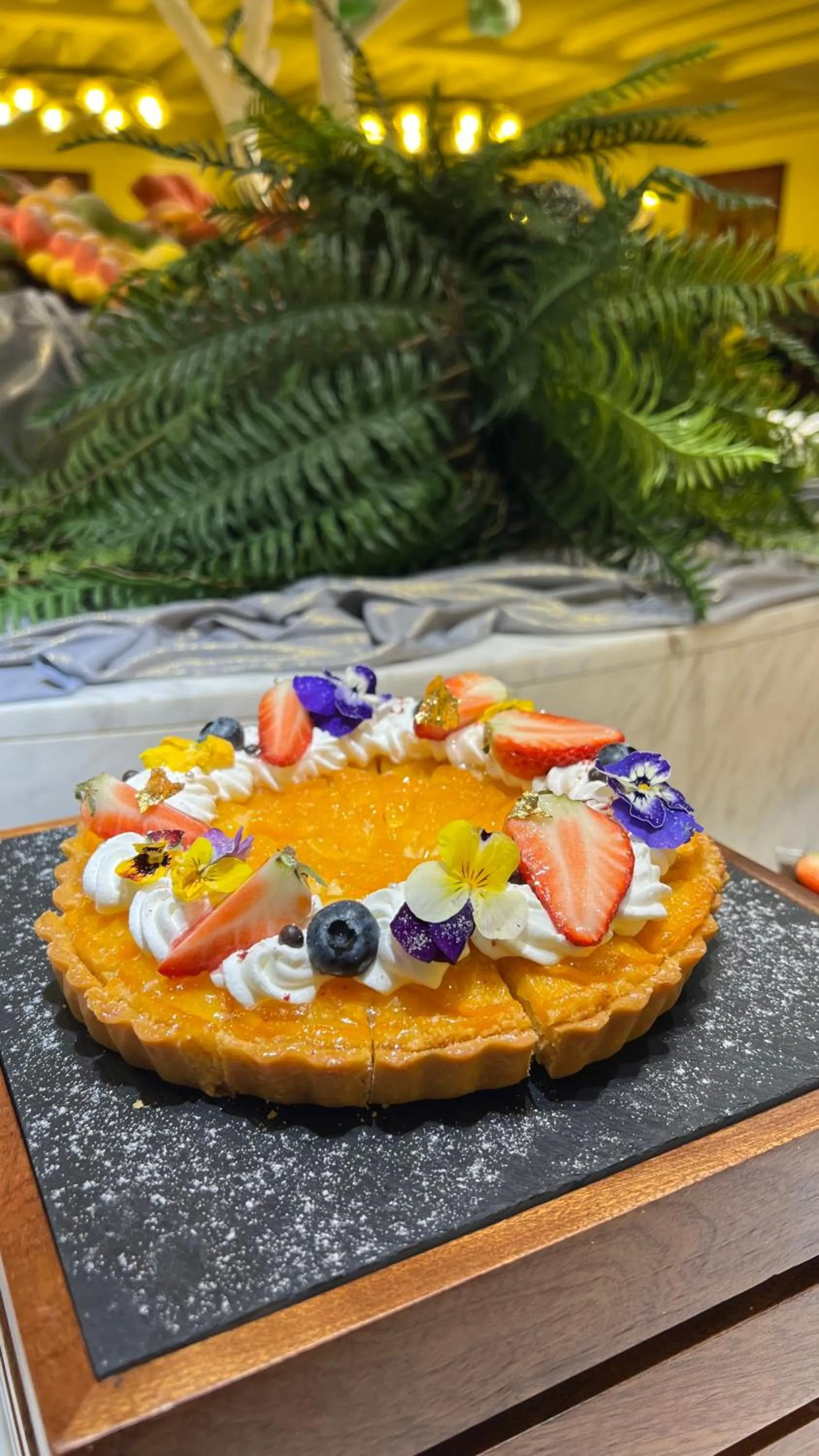 Restaurant/places to eat in Grand Mercure Hotel Hualing