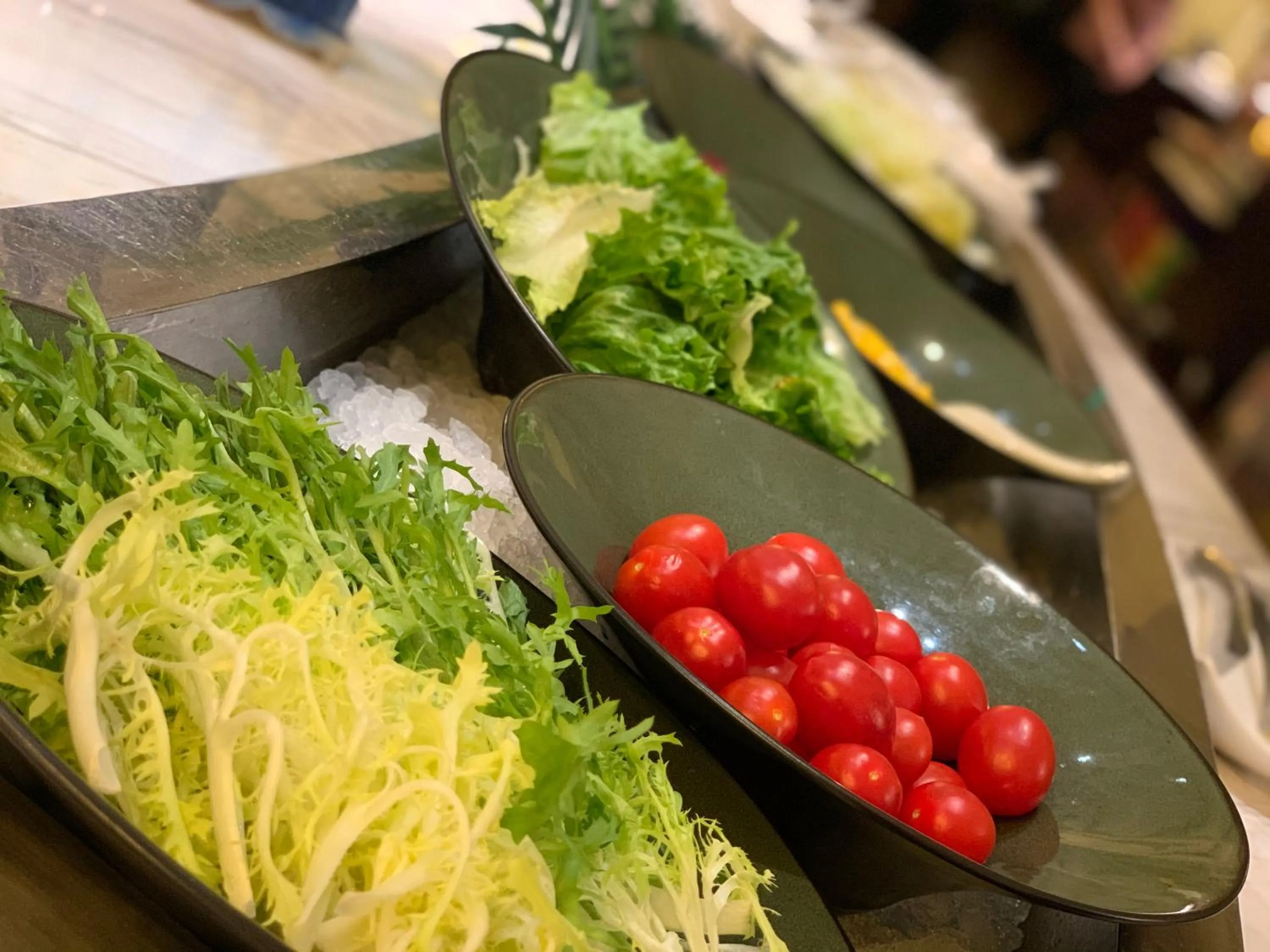 Restaurant/places to eat in Grand Mercure Hotel Hualing