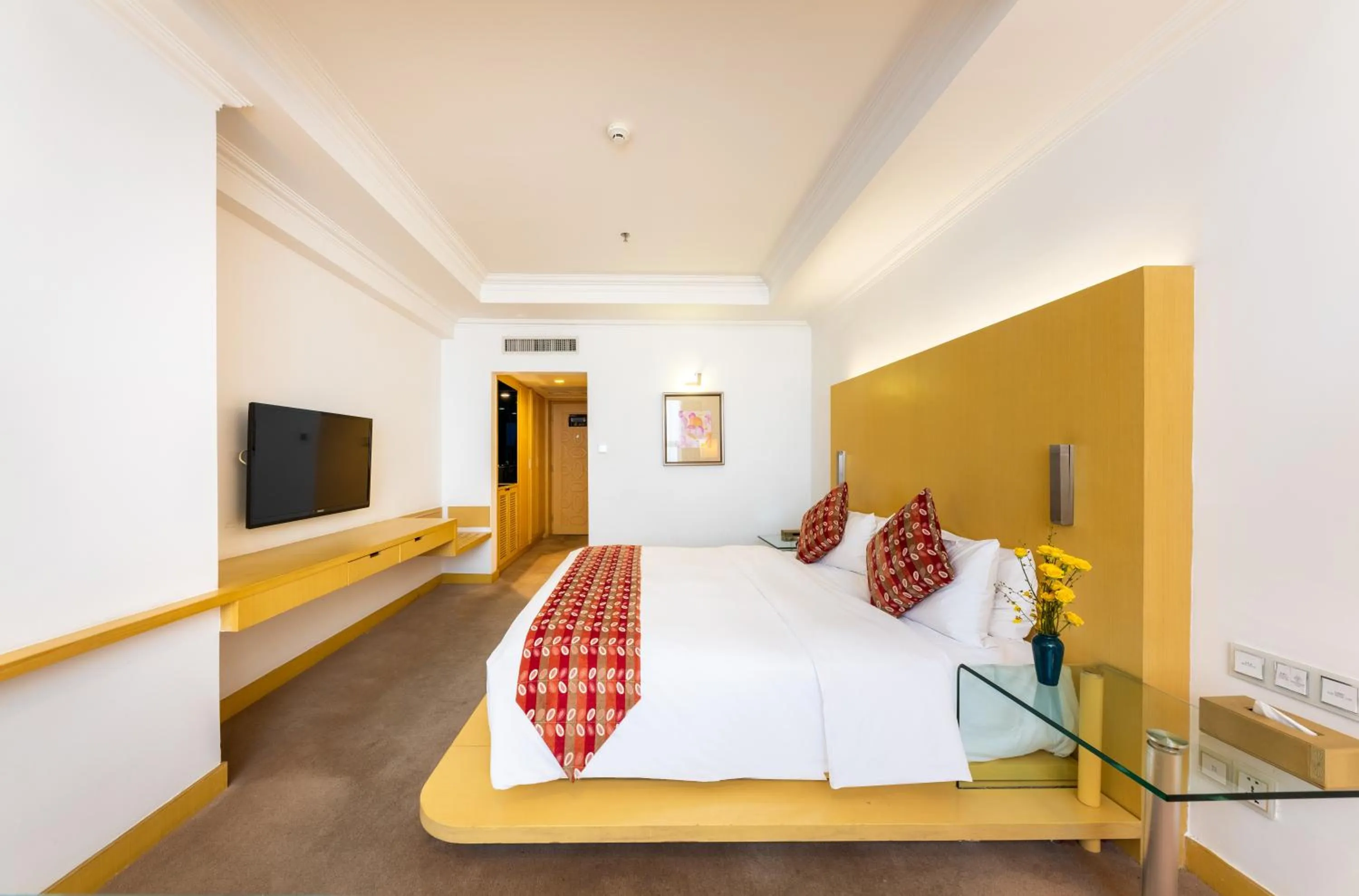 Photo of the whole room in Grand Mercure Hotel Hualing