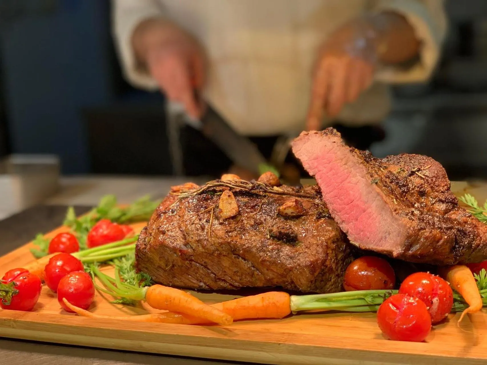 Restaurant/places to eat in Grand Mercure Hotel Hualing