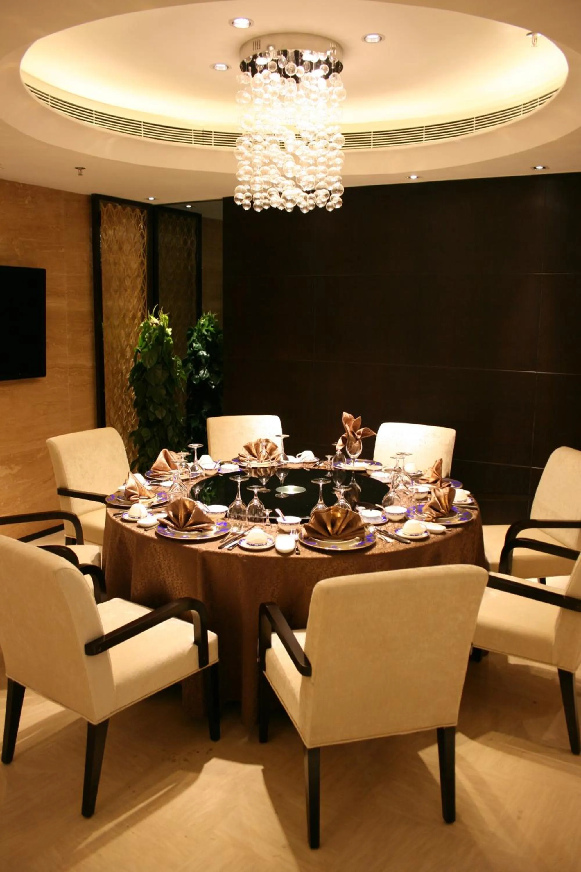 Restaurant/places to eat in Grand Mercure Hotel Hualing