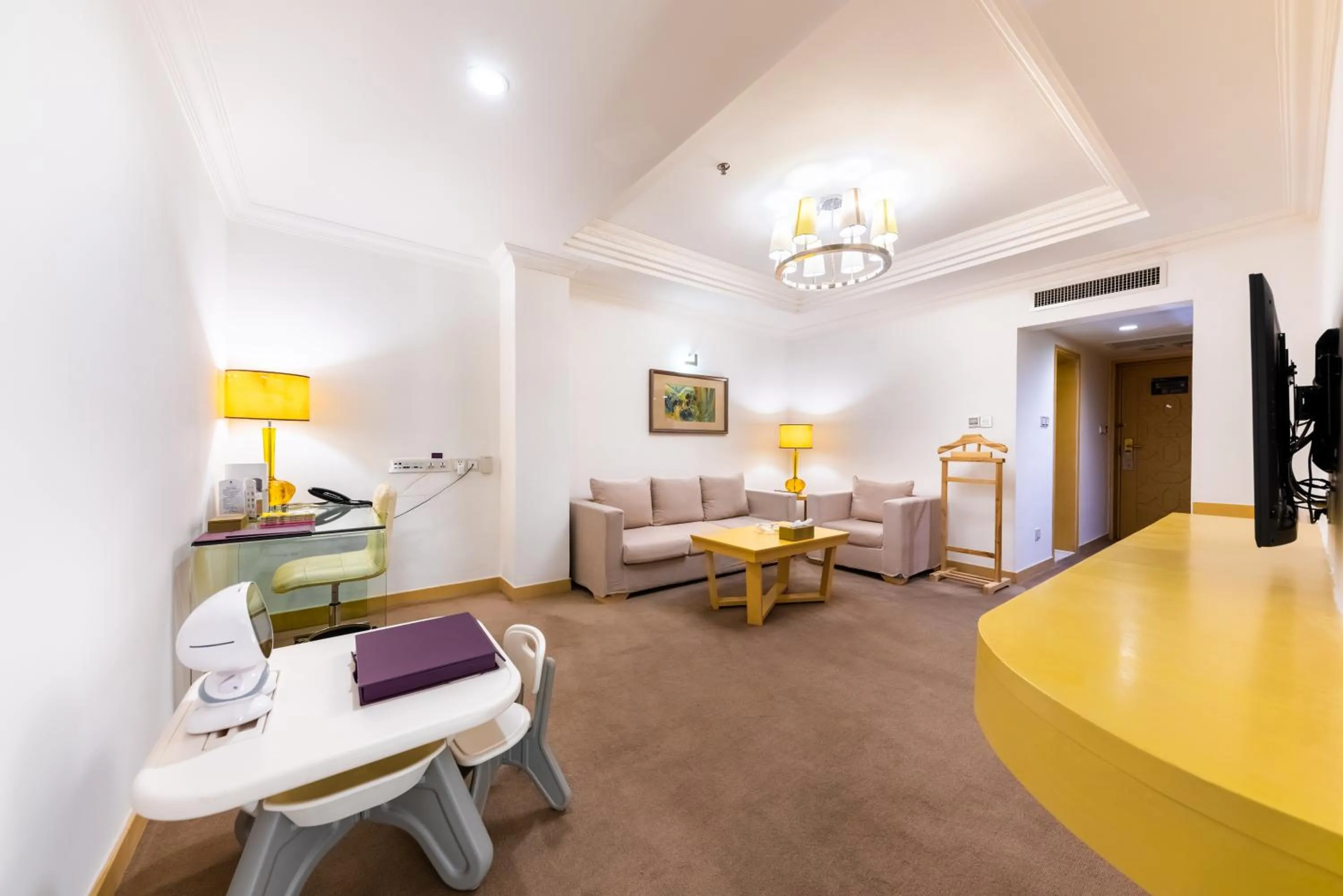 TV and multimedia in Grand Mercure Hotel Hualing