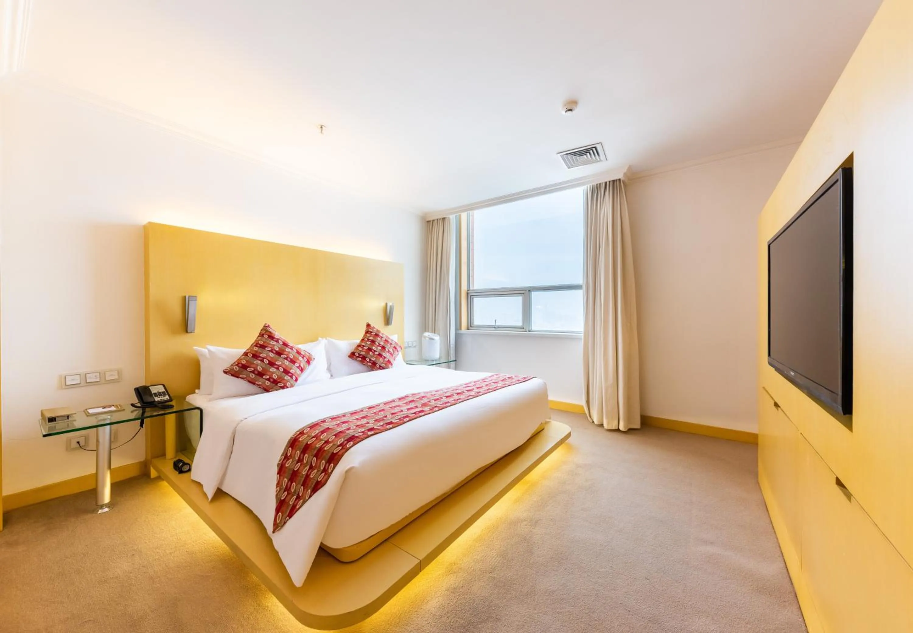 Photo of the whole room in Grand Mercure Hotel Hualing