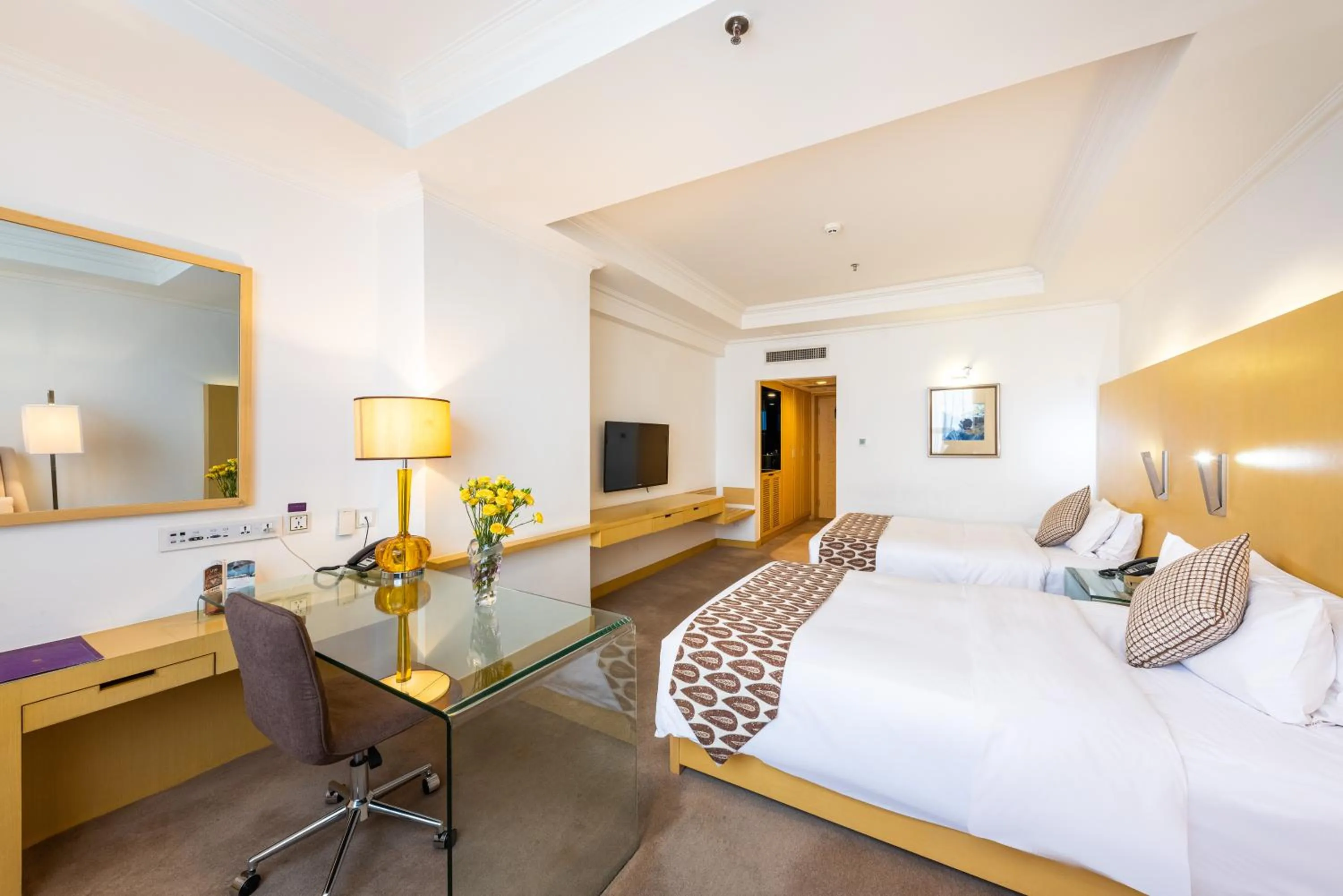 Photo of the whole room in Grand Mercure Hotel Hualing