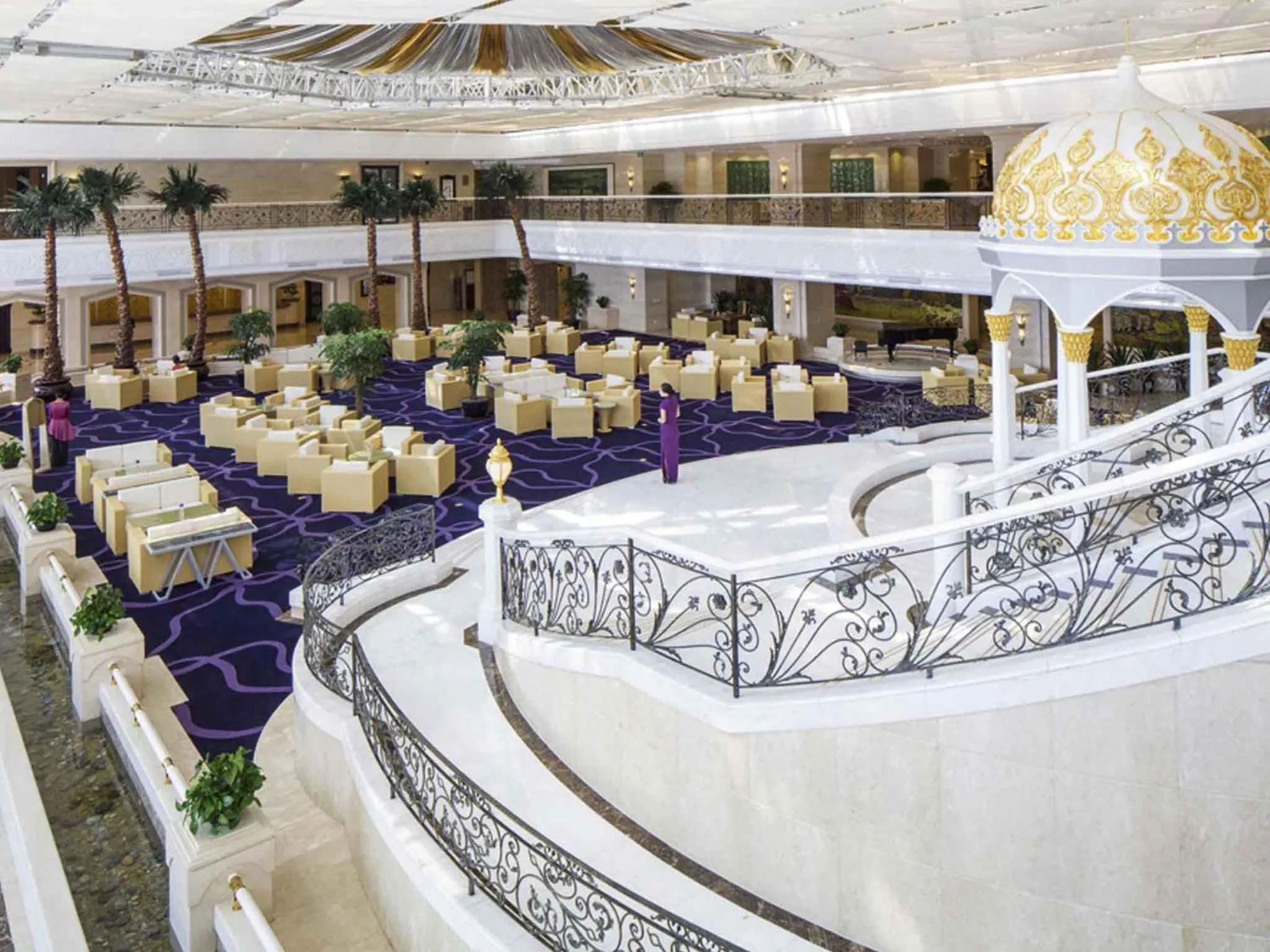 Lounge or bar in Grand Mercure Hotel Hualing