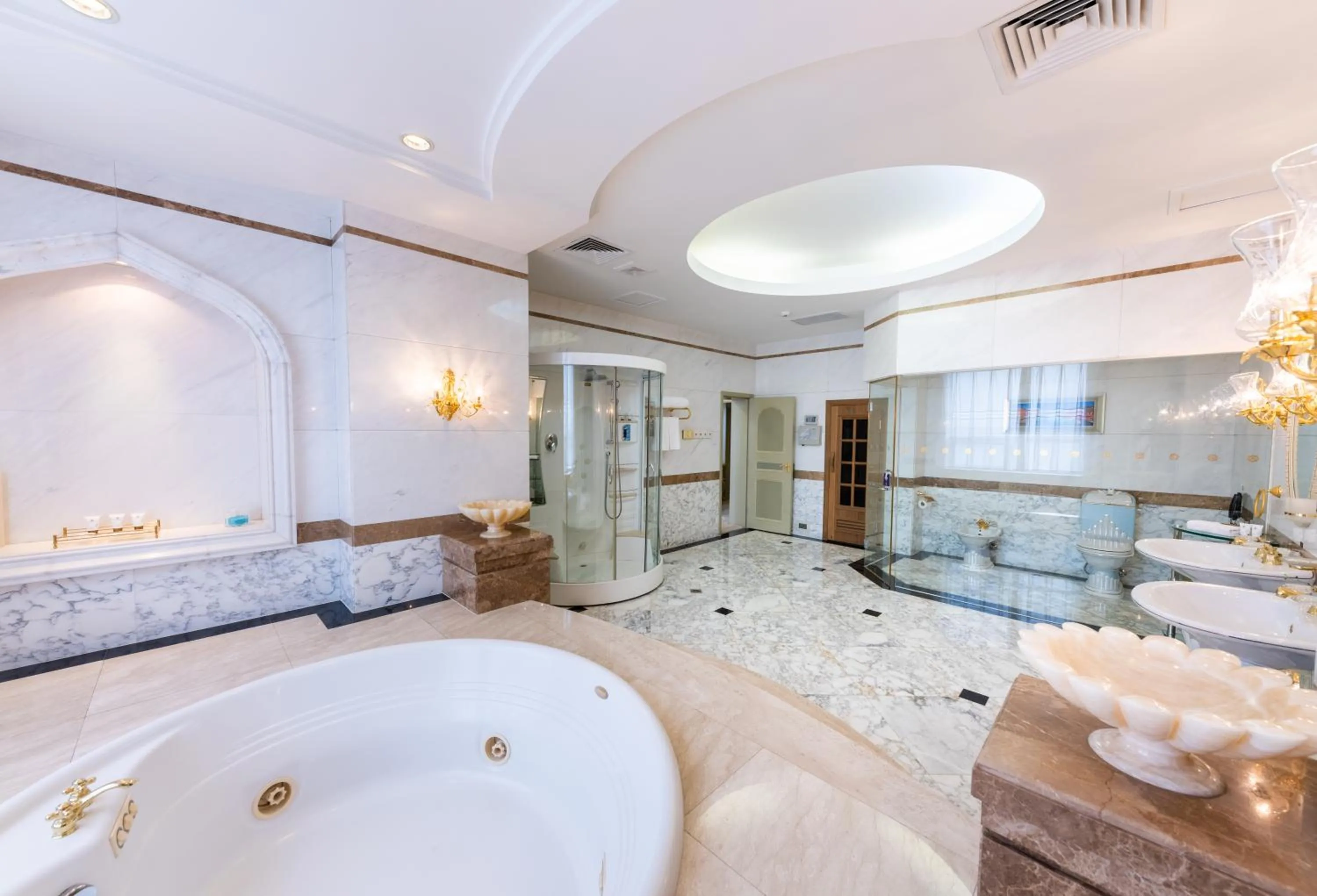 Bathroom in Grand Mercure Hotel Hualing