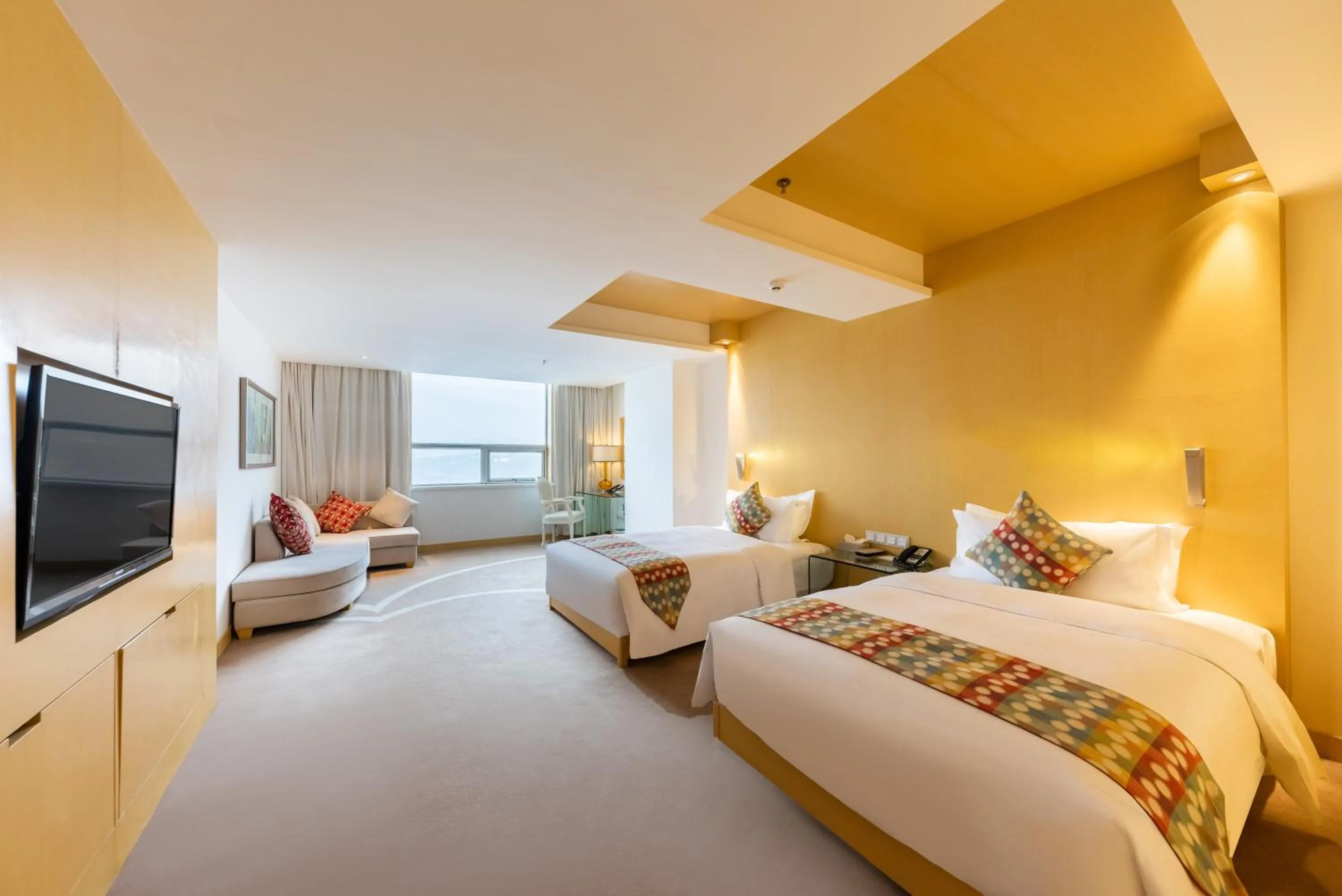 Bed in Grand Mercure Hotel Hualing