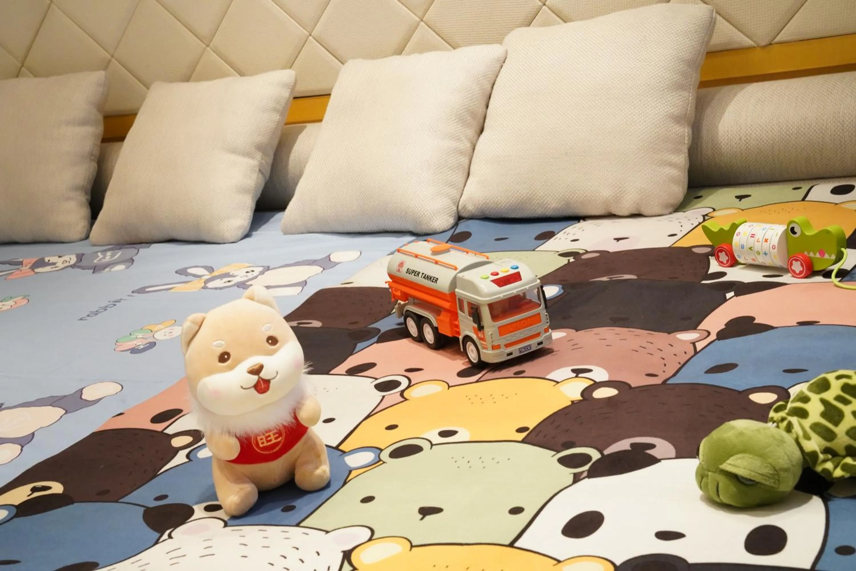 Bed in Grand Mercure Hotel Hualing