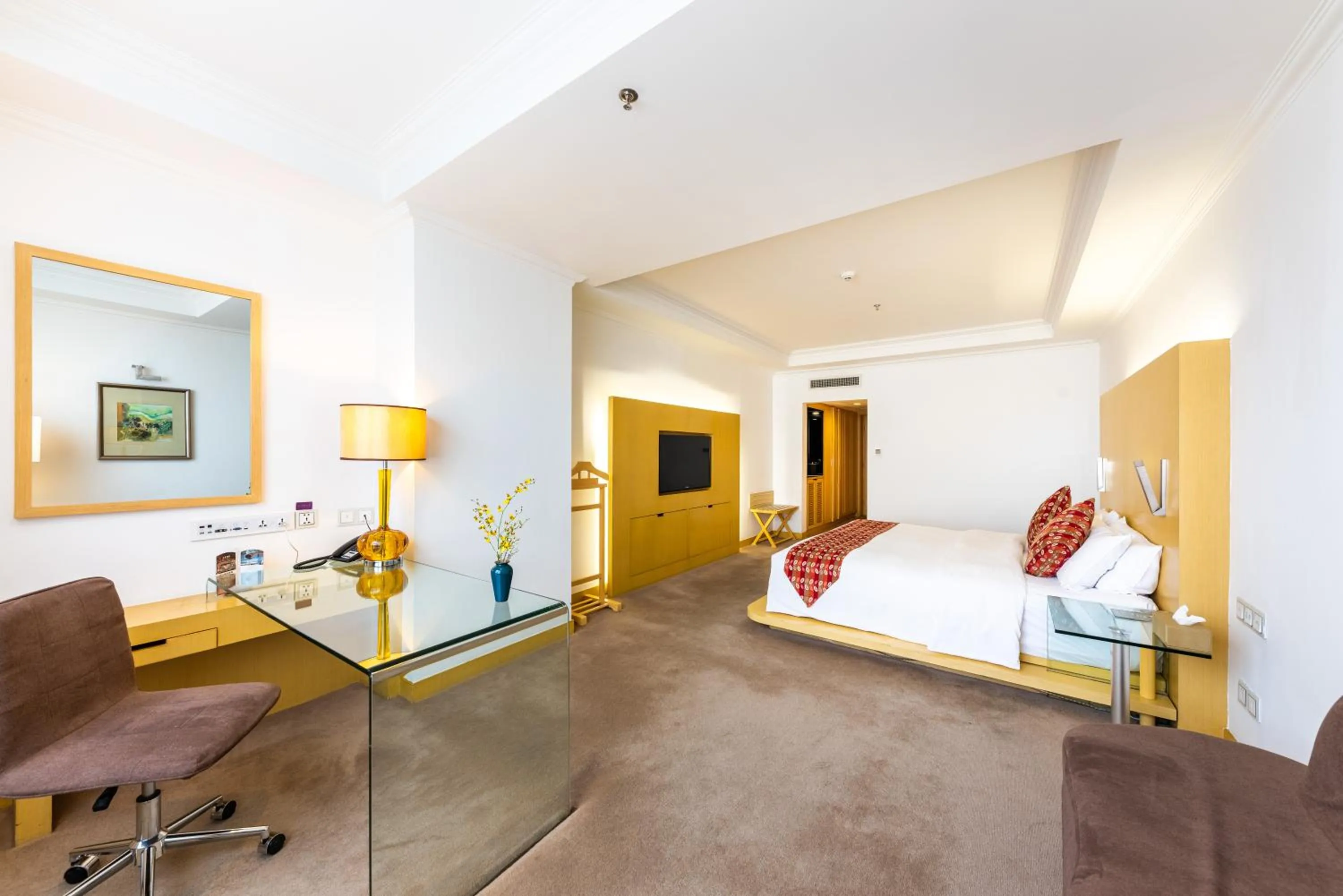 Photo of the whole room in Grand Mercure Hotel Hualing