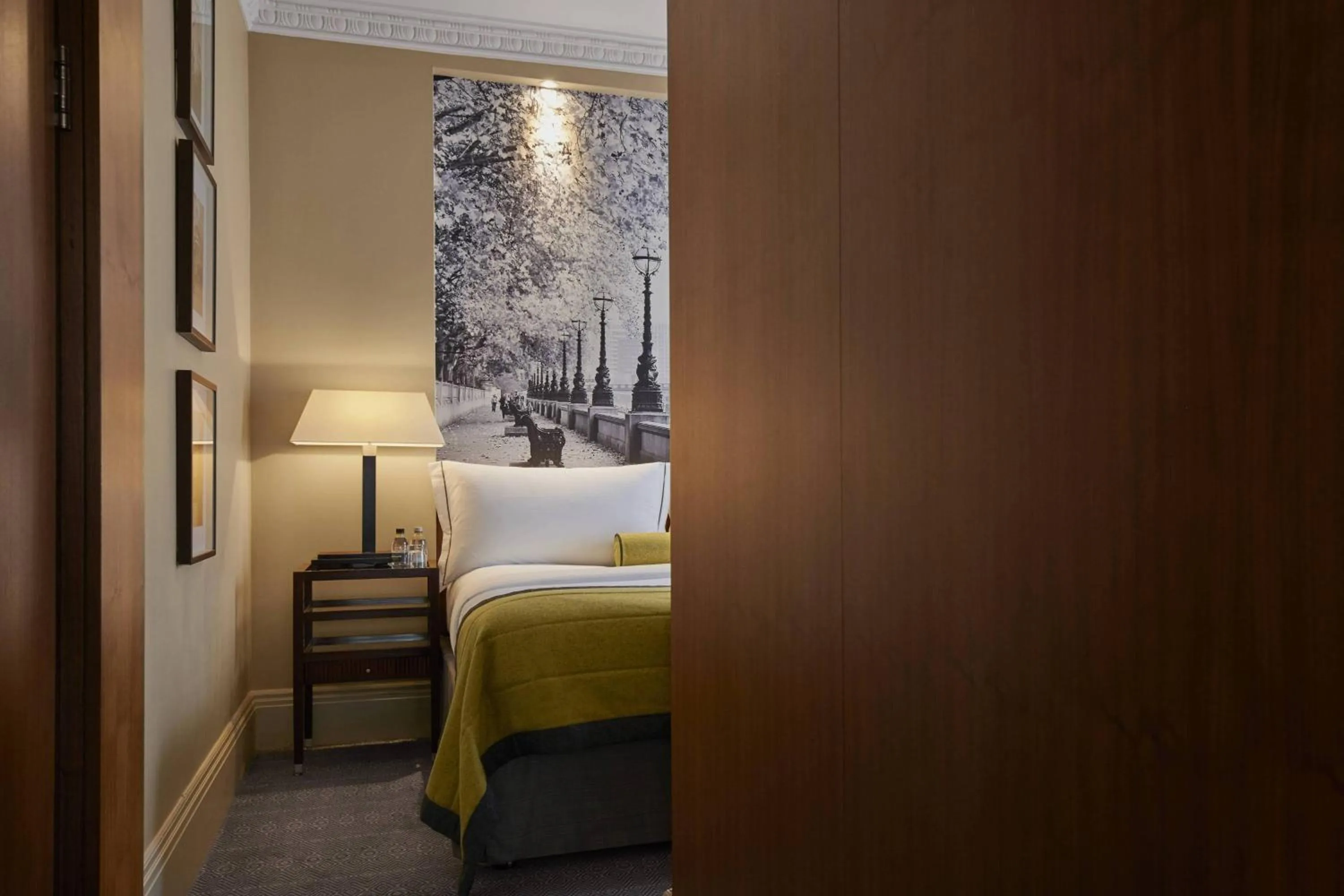 Photo of the whole room, Bed in Threadneedles, Autograph Collection