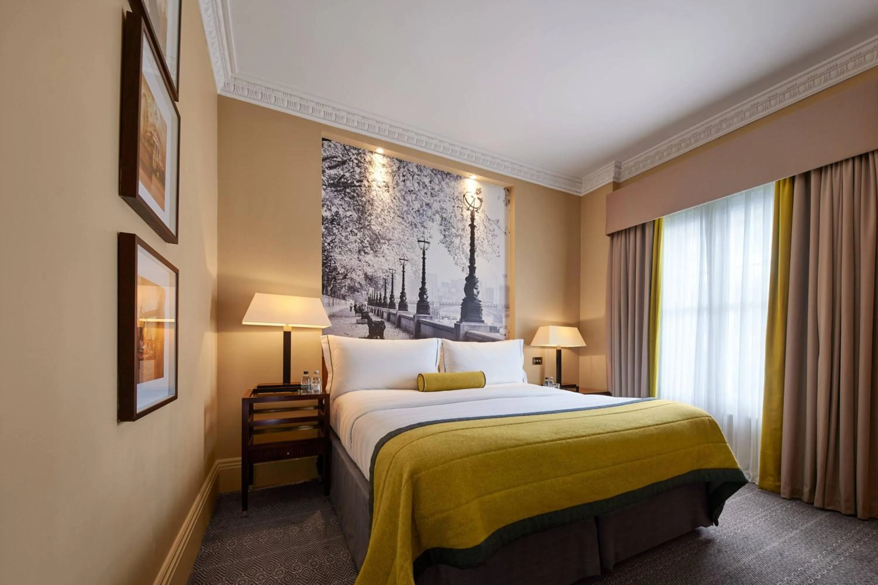 Photo of the whole room, Bed in Threadneedles, Autograph Collection