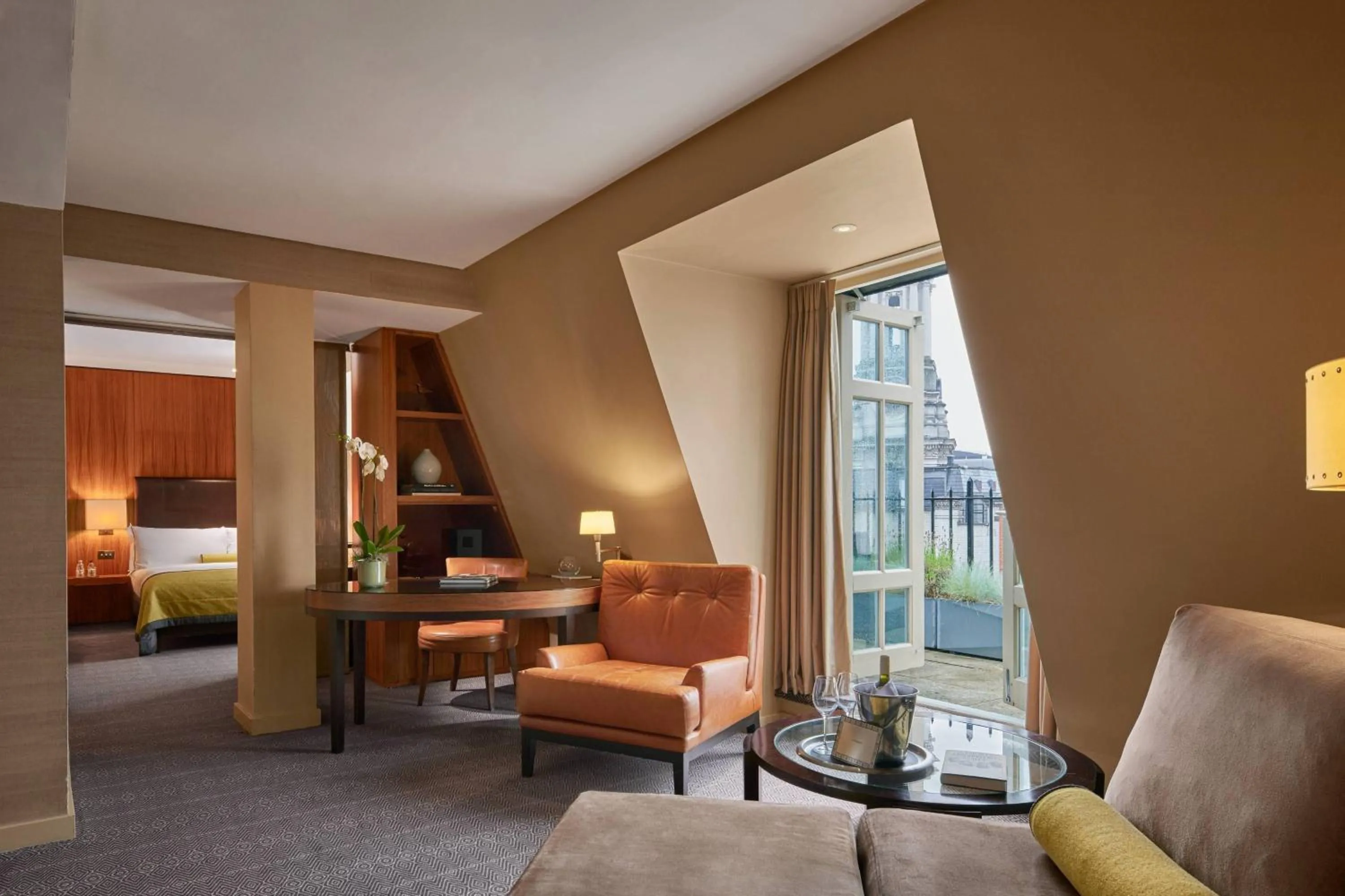 Living room, Bed in Threadneedles, Autograph Collection