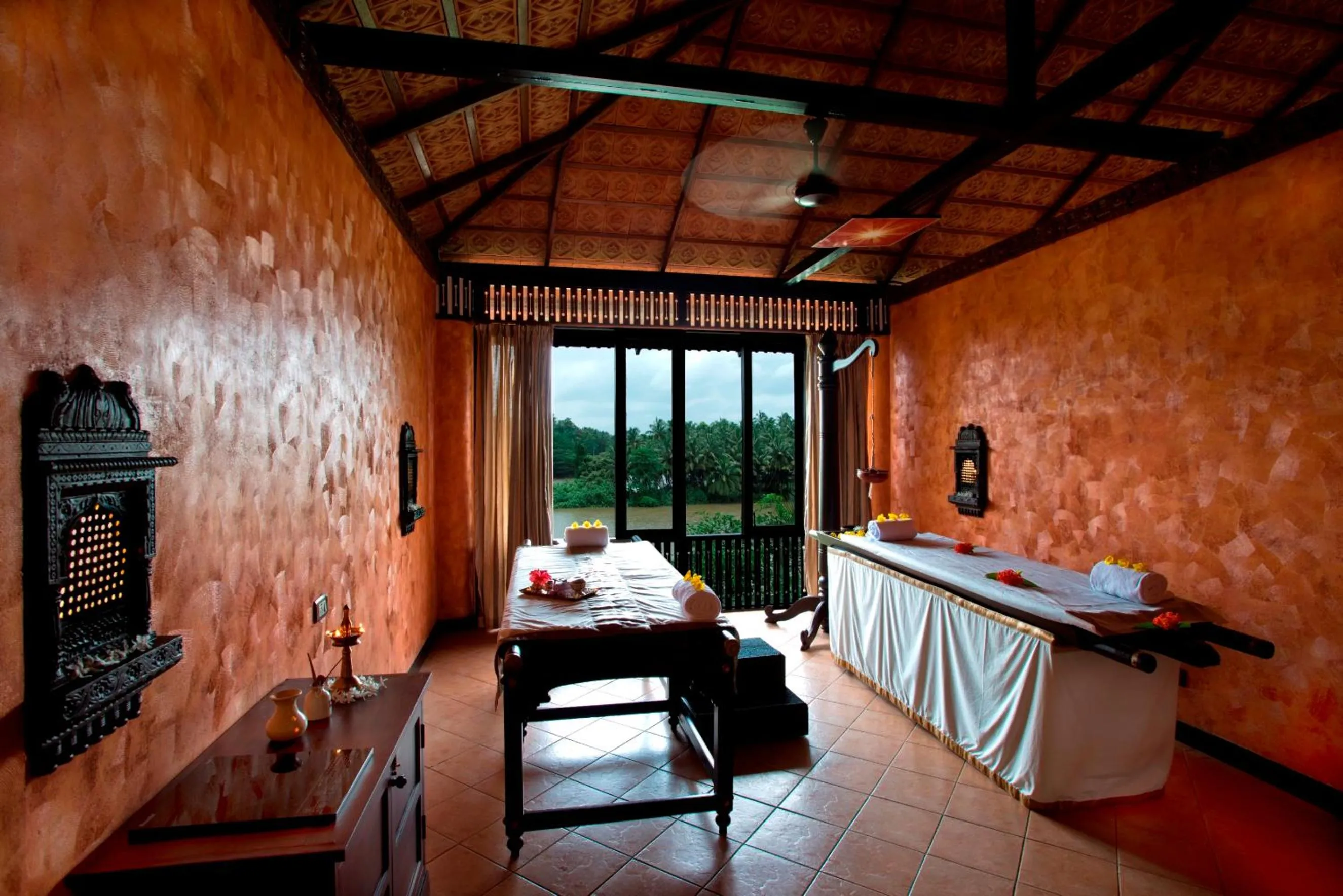 Spa and wellness centre/facilities in The Raviz Kadavu, Kozhikode