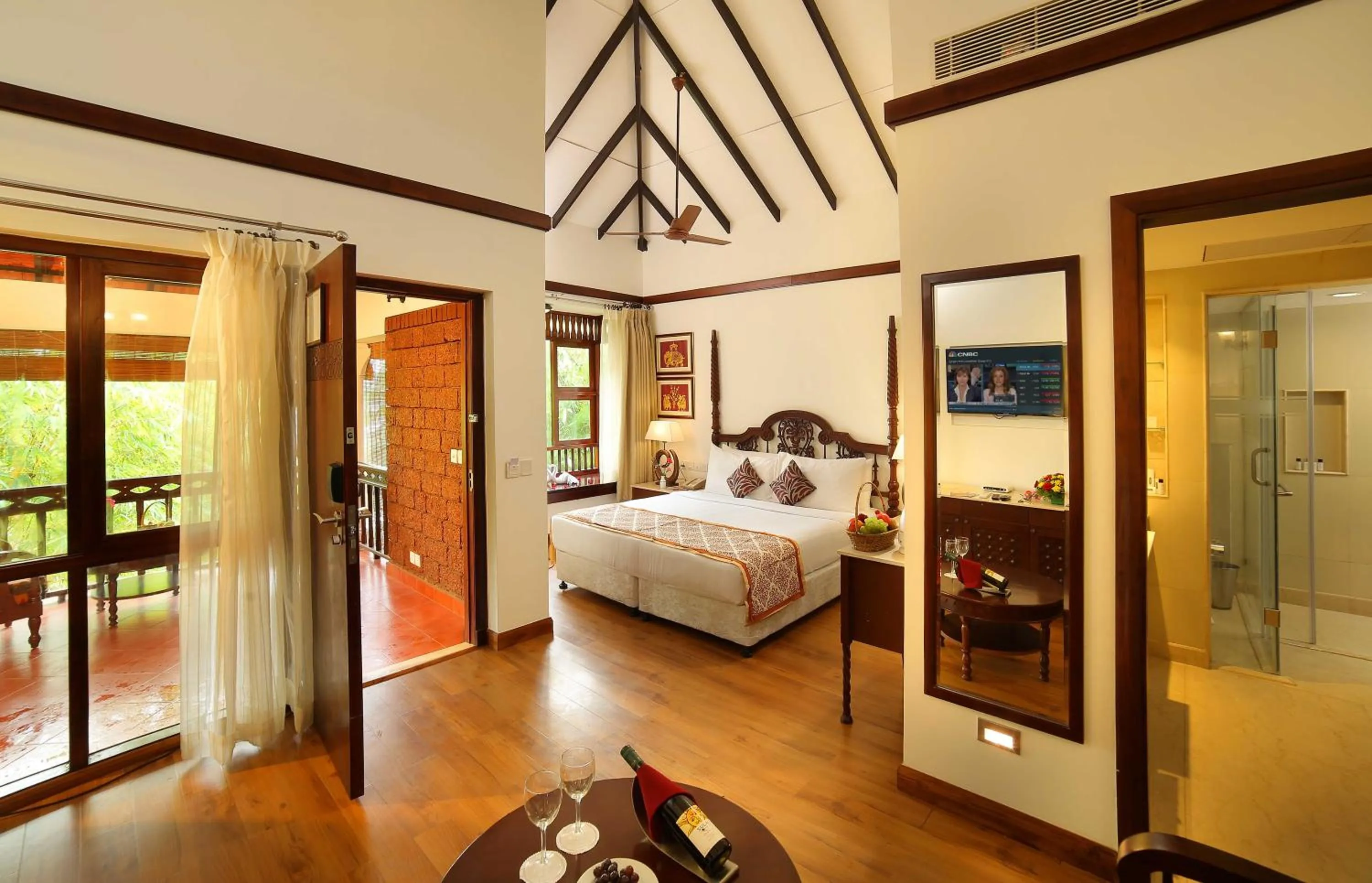 Living room, Bed in The Raviz Kadavu, Kozhikode