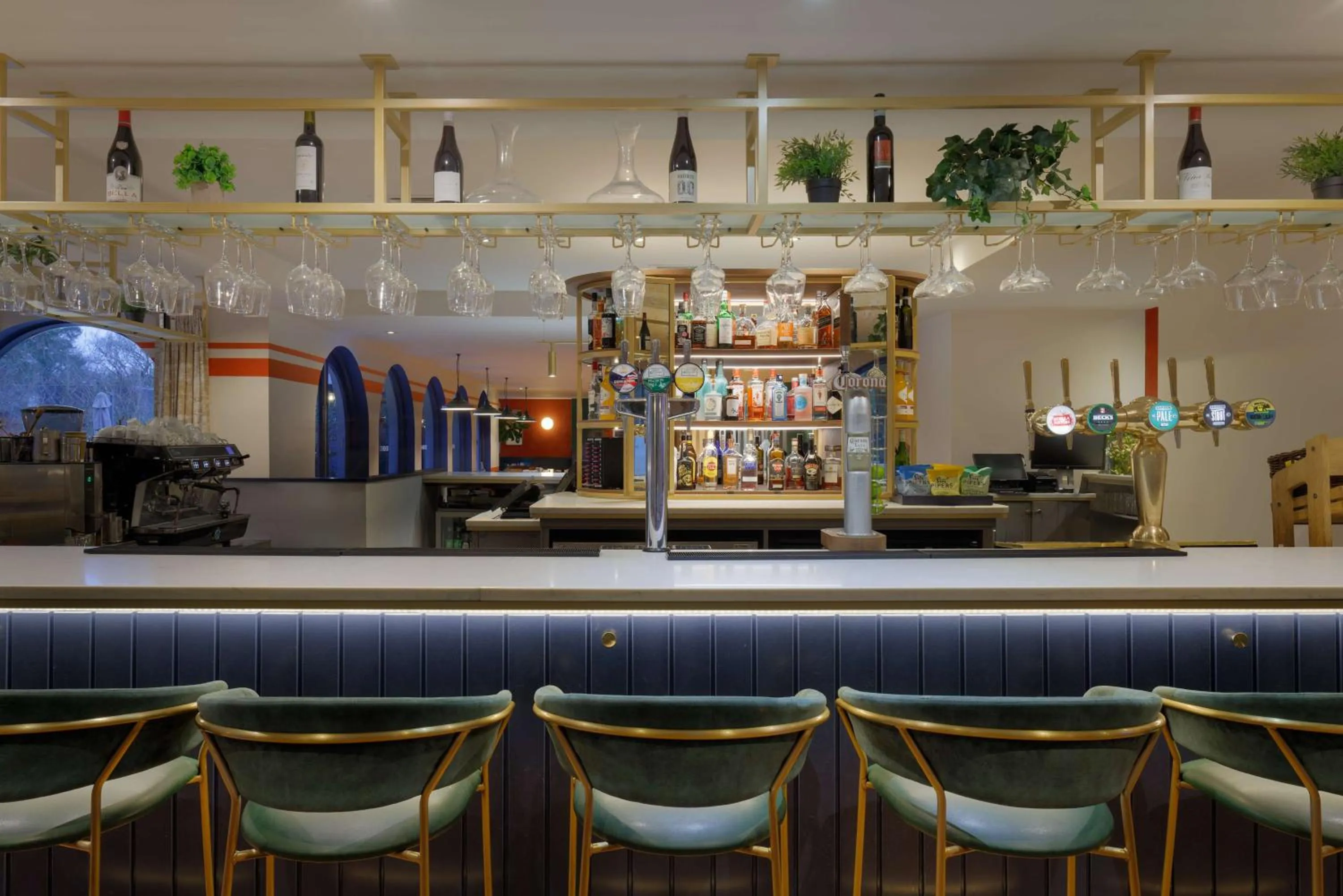 Lounge or bar in Hilton Cobham