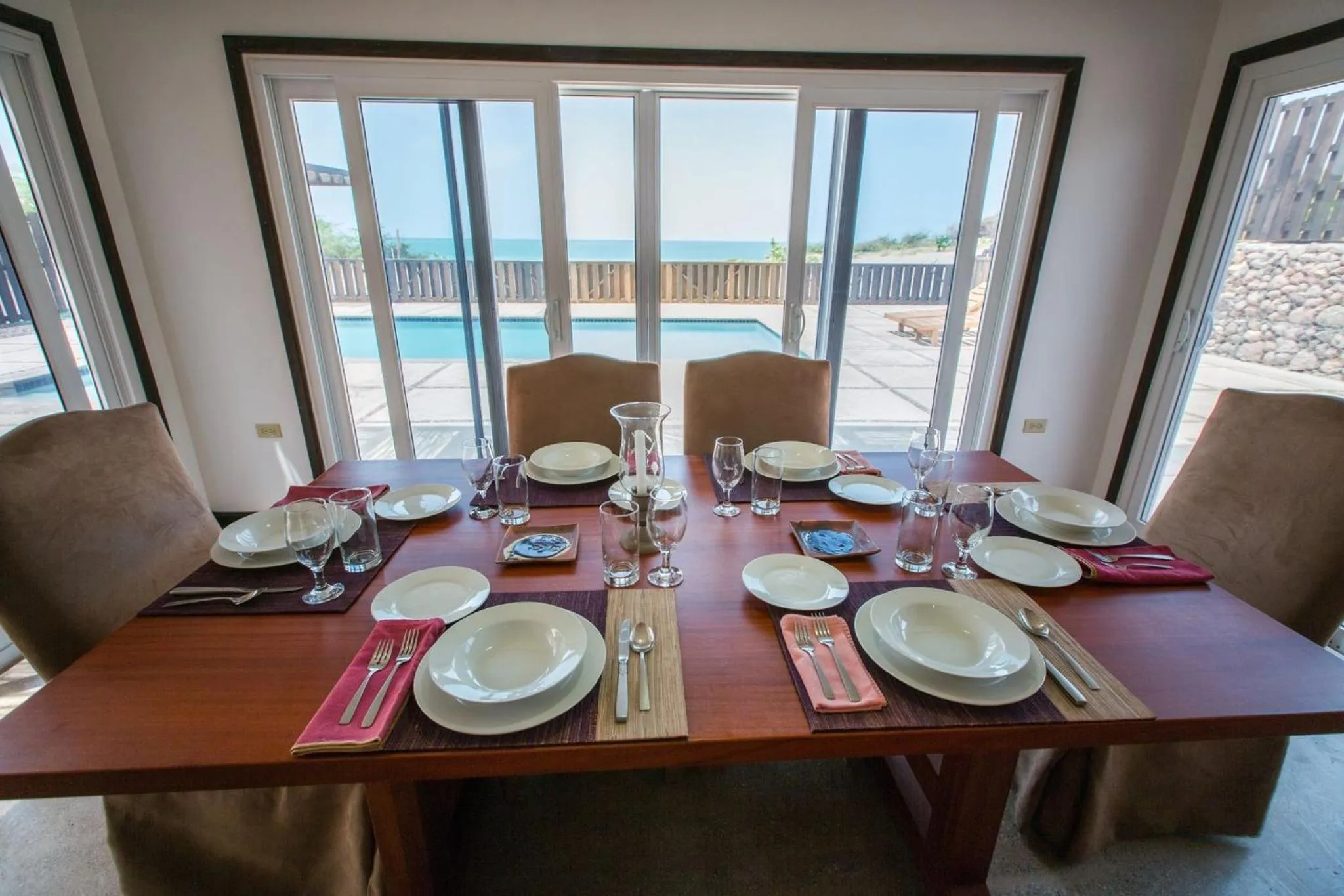 Restaurant/places to eat in Turtles Nest Villa