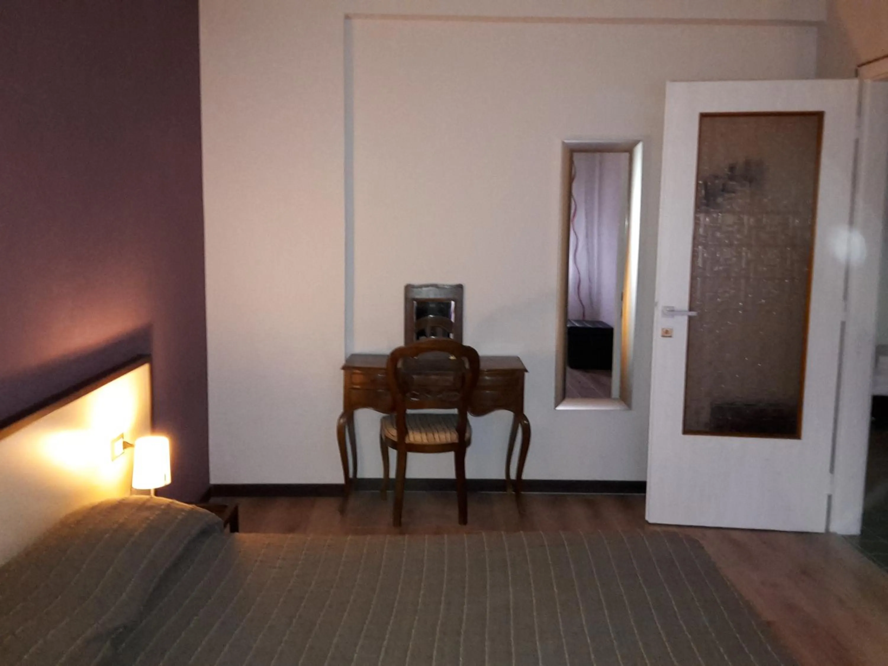 Photo of the whole room, Bed in Residence Sole