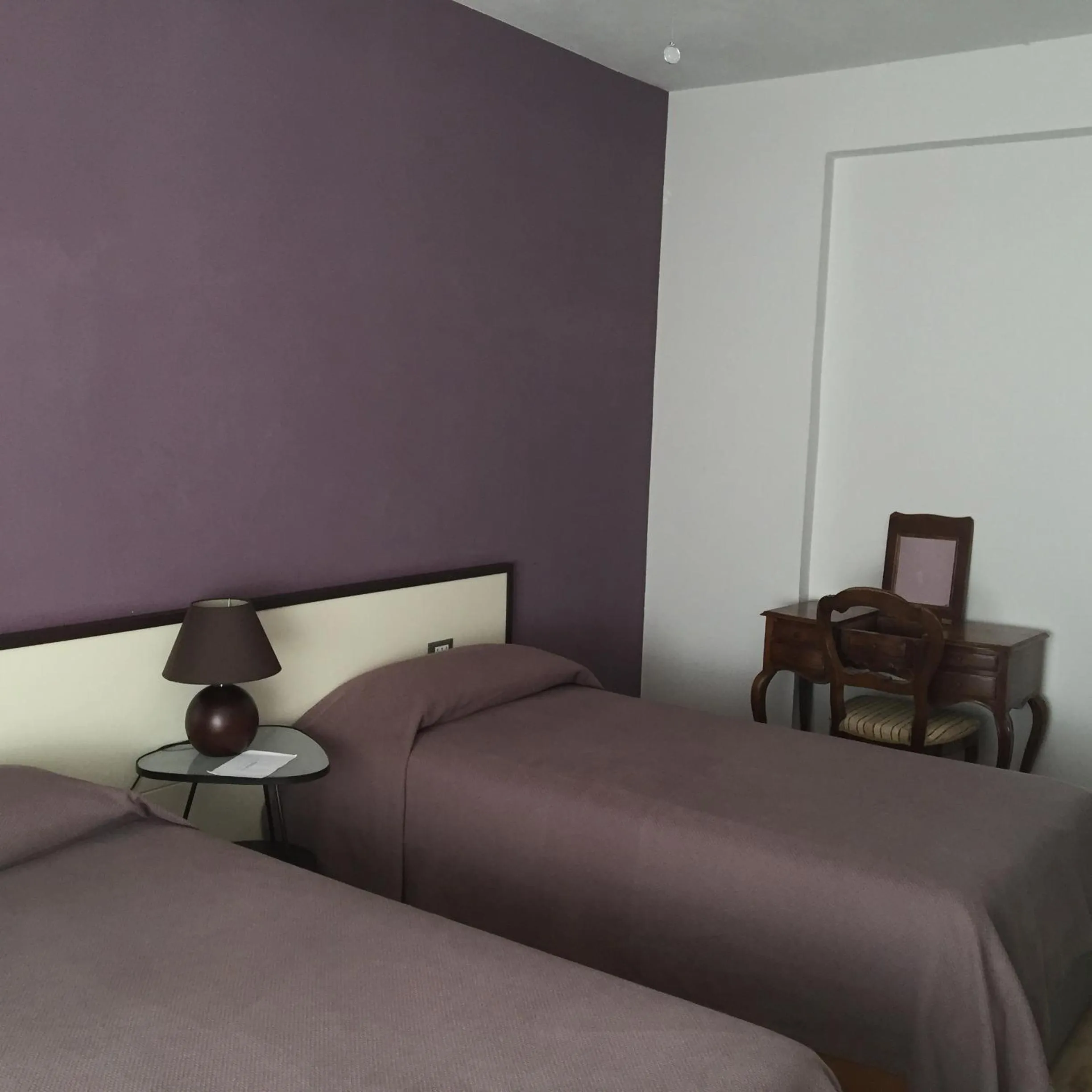 Photo of the whole room, Bed in Residence Sole