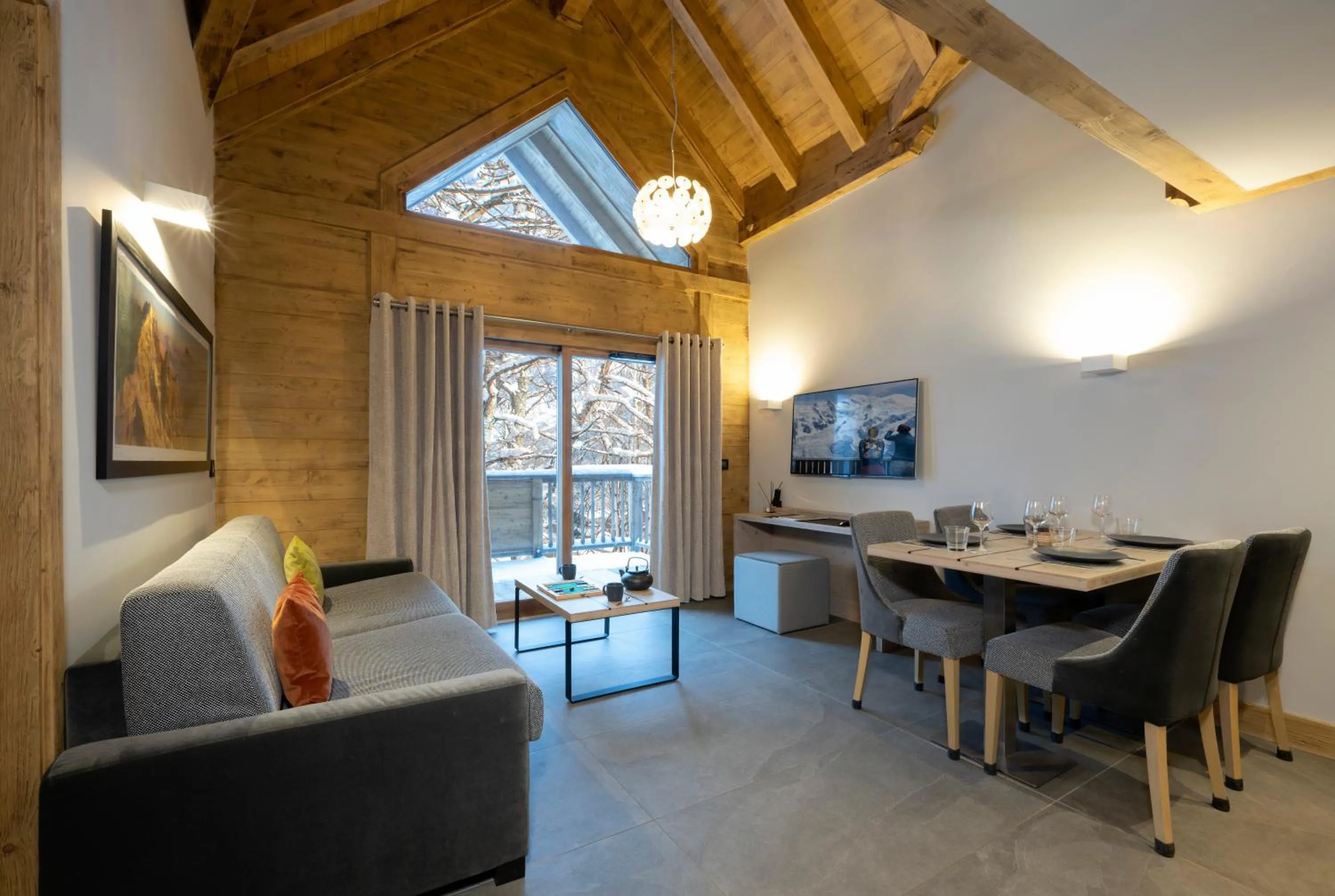 TV and multimedia in MGM Hôtels & Résidences - Résidence Chalets Elena