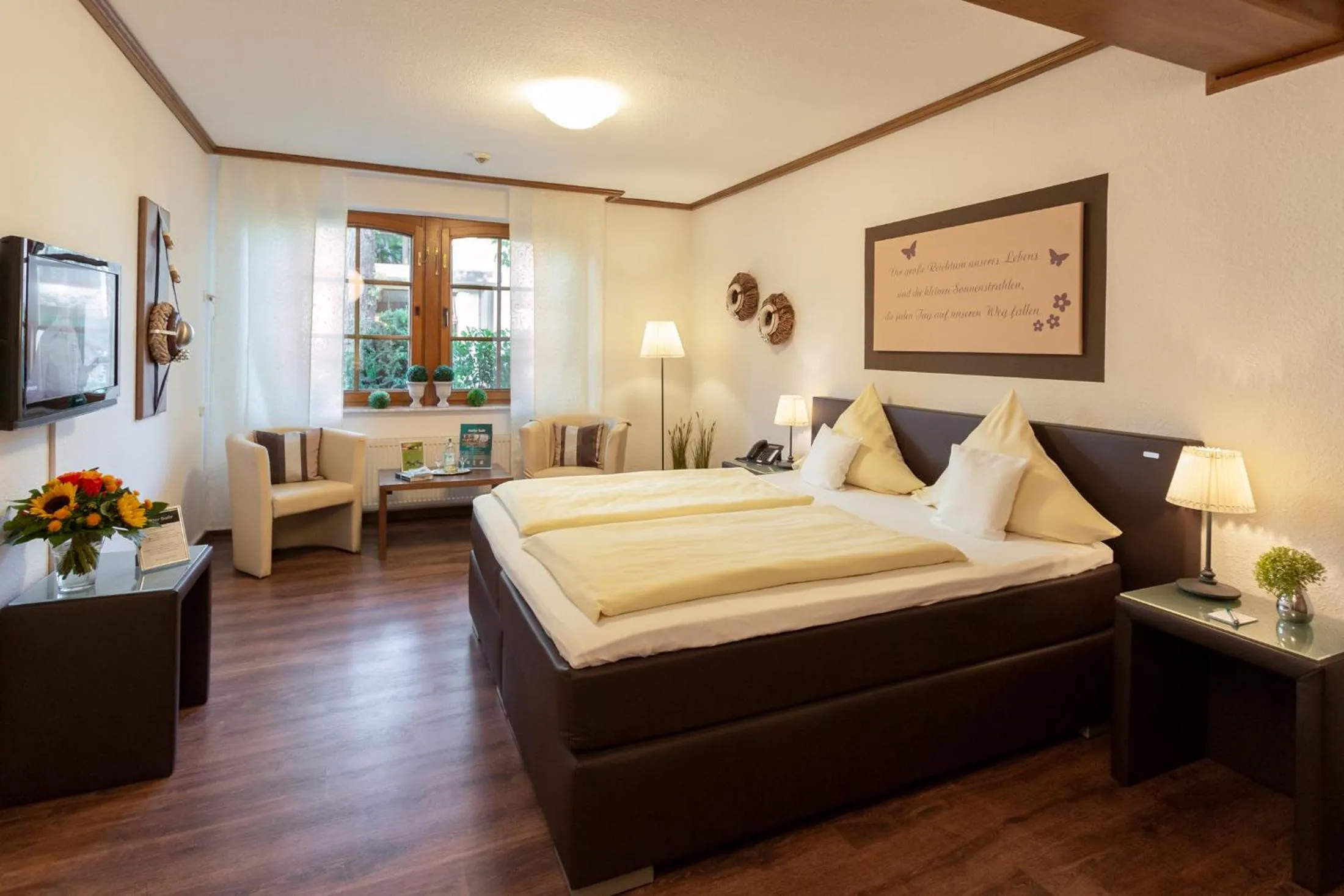 Seating area, Bed in Hotel Mutter-Bahr