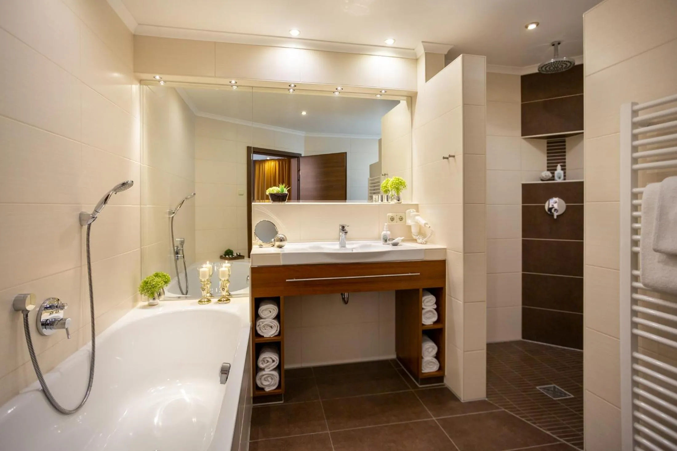 Shower in Hotel Mutter-Bahr