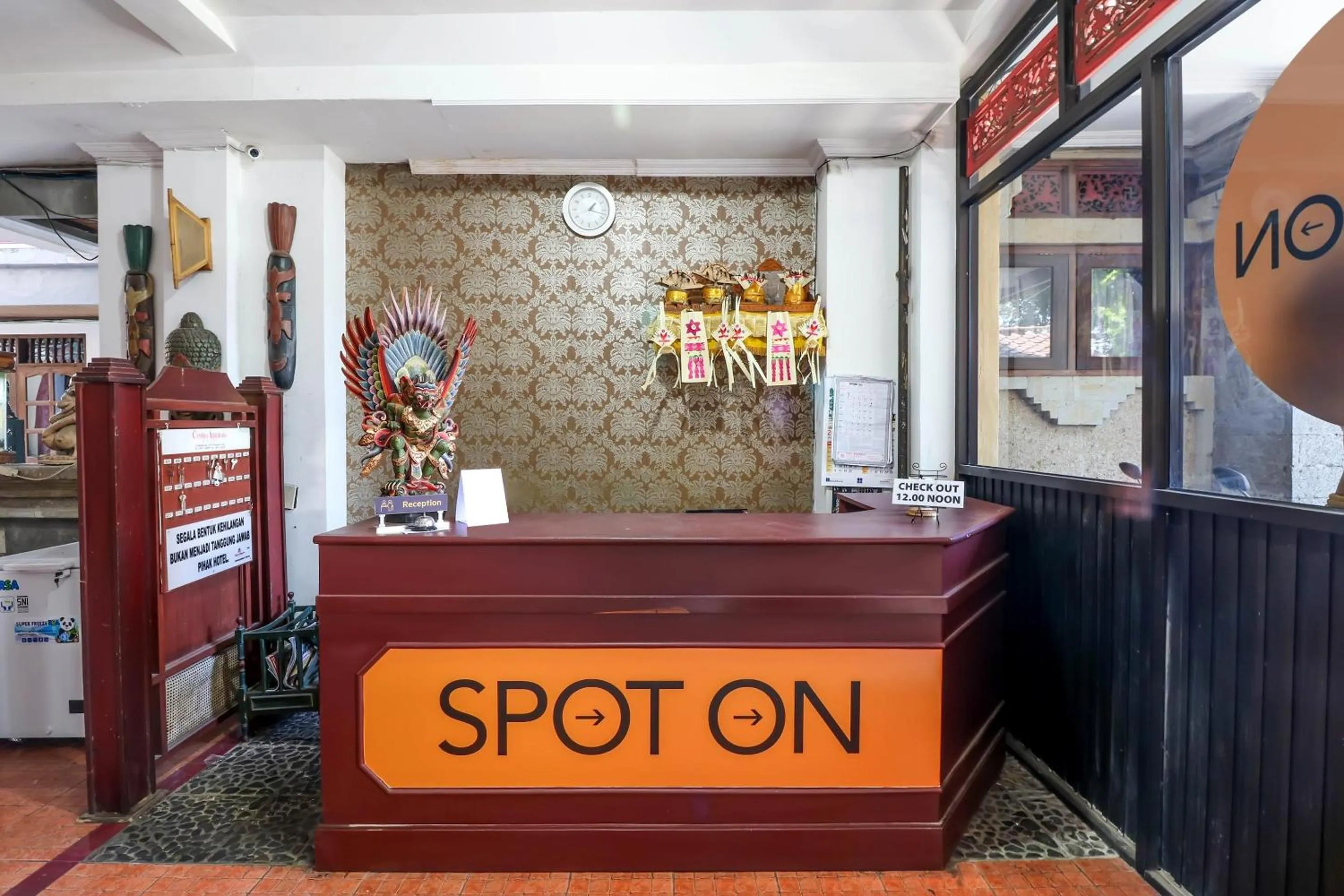 Lobby or reception in OYO 1927 Hotel Candra Adigraha