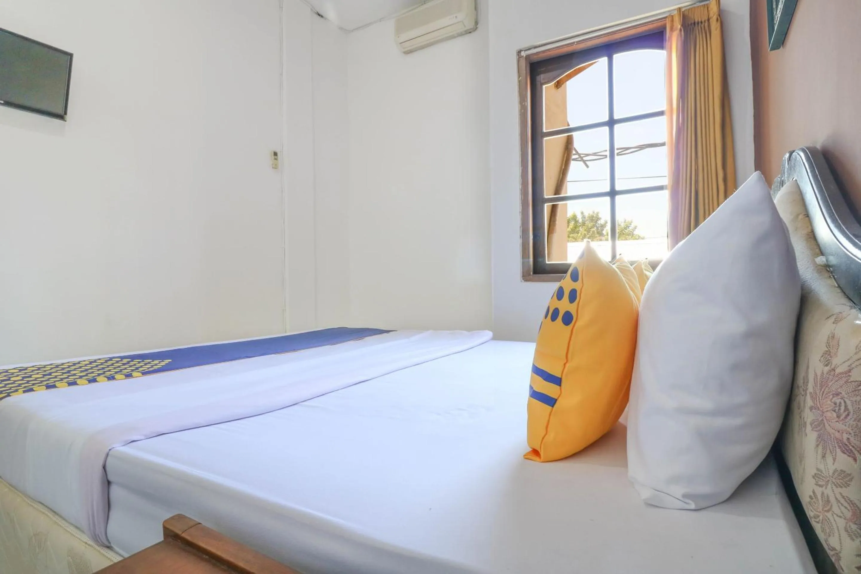 Bedroom in OYO 1927 Hotel Candra Adigraha