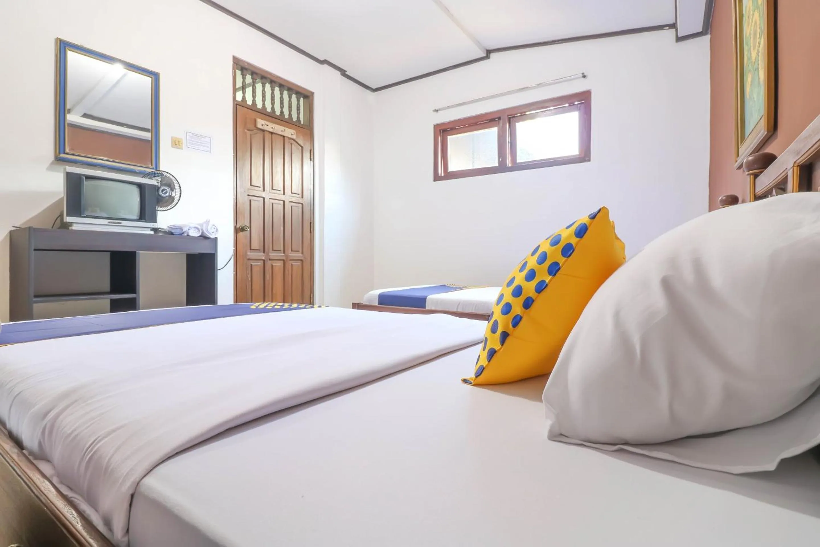 Bedroom in OYO 1927 Hotel Candra Adigraha