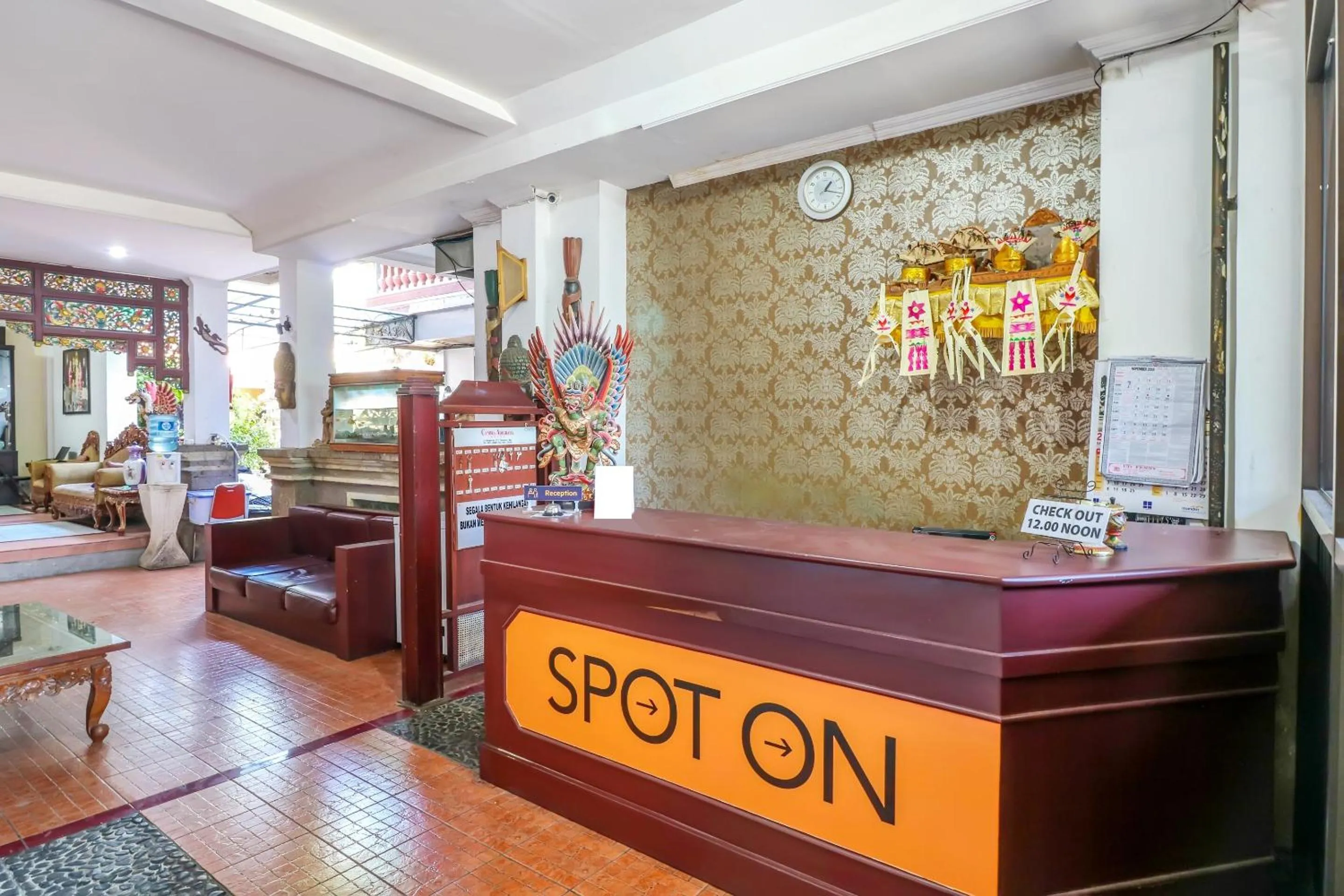 Lobby or reception in OYO 1927 Hotel Candra Adigraha