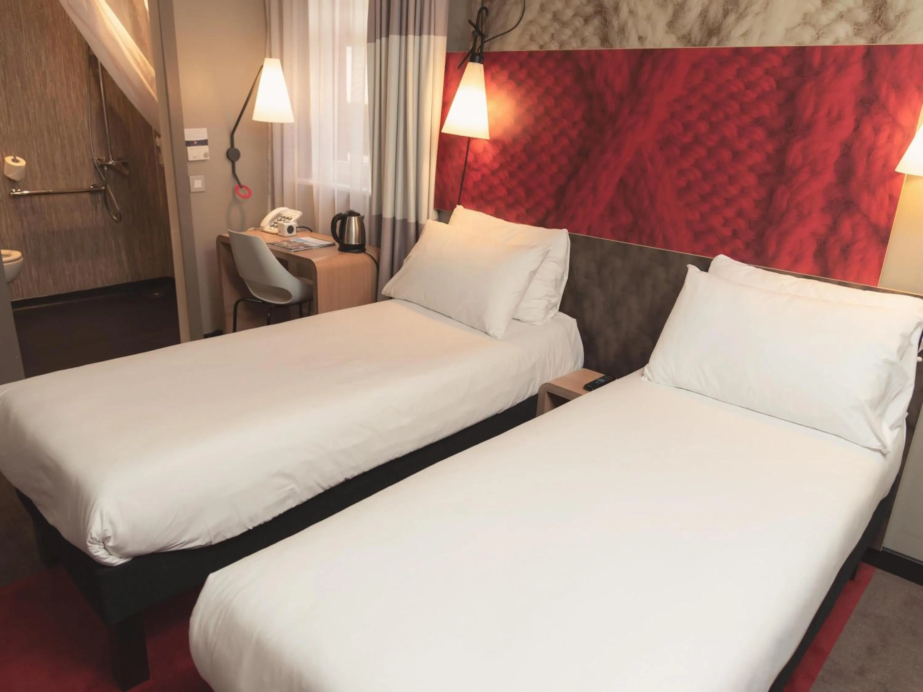 Bedroom, Bed in ibis Glasgow City Centre – Sauchiehall St