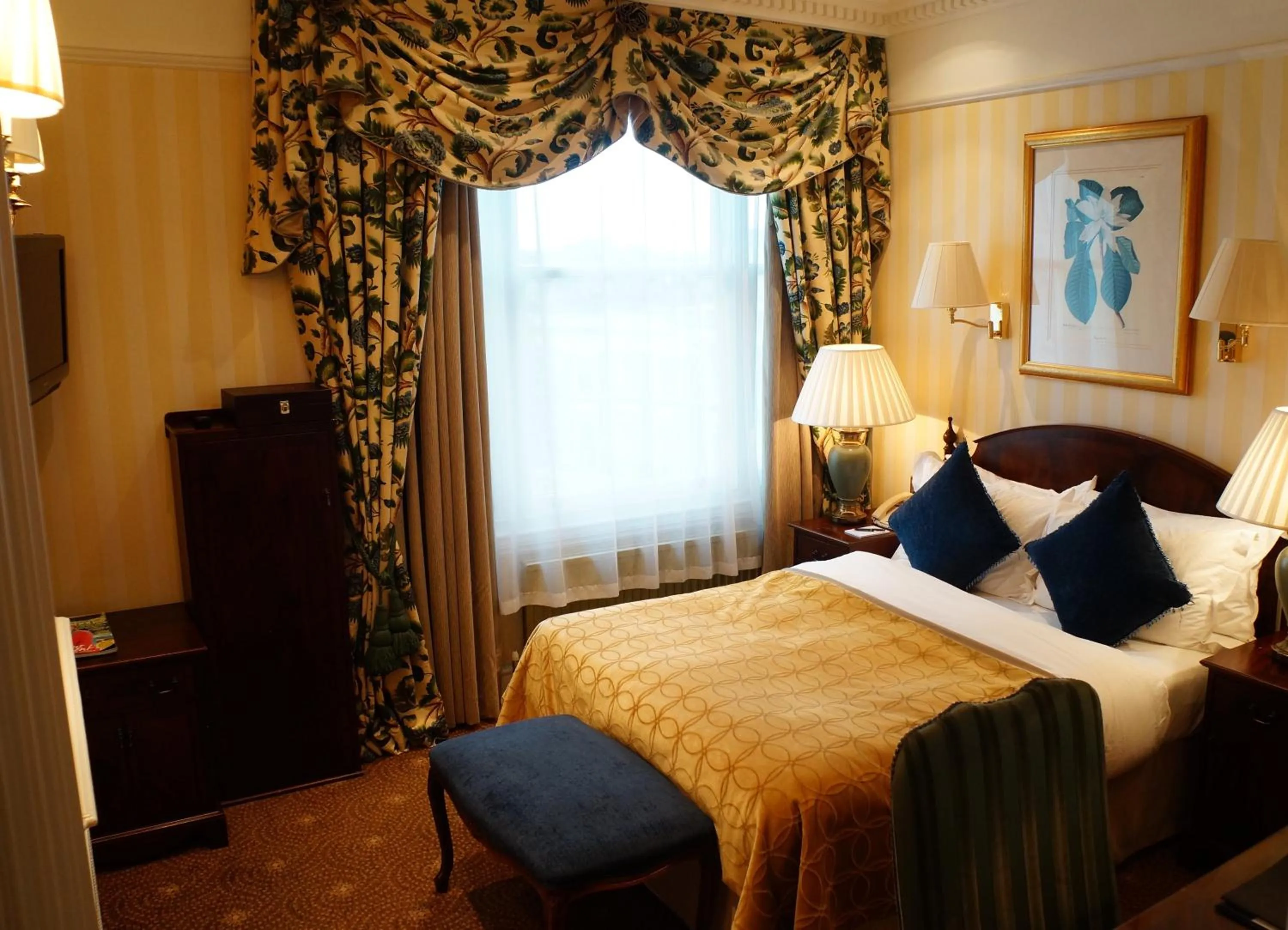 Bed in The Colonnade