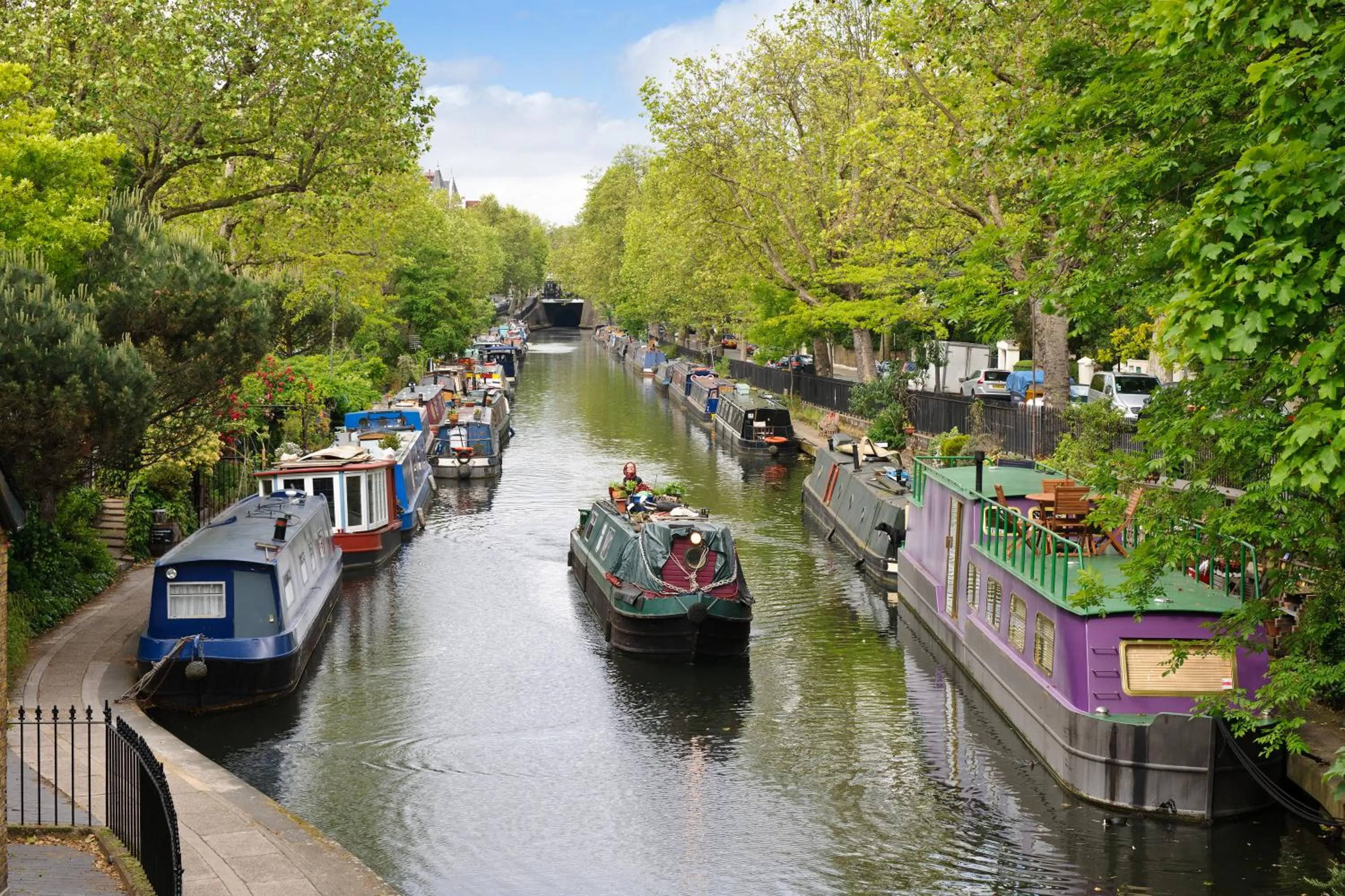 Area and facilities in The Colonnade