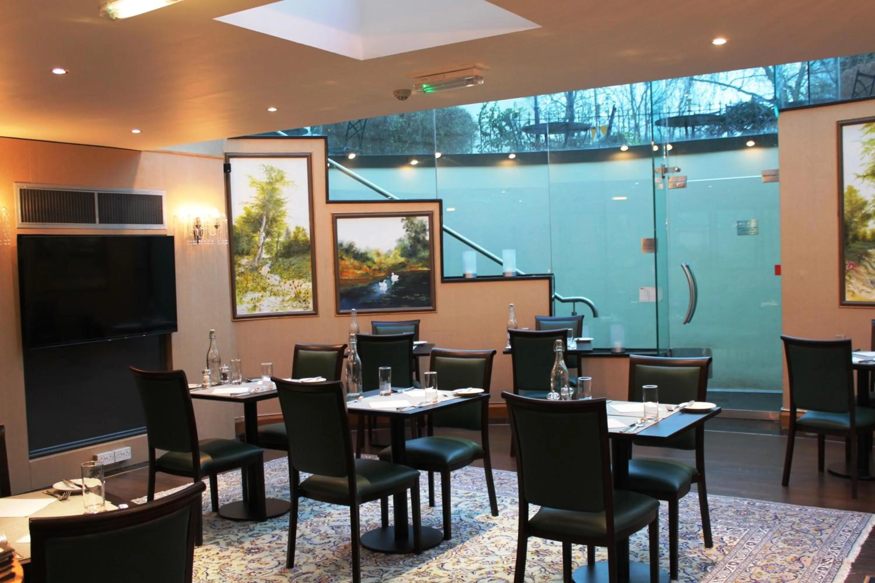 Restaurant/places to eat in The Colonnade