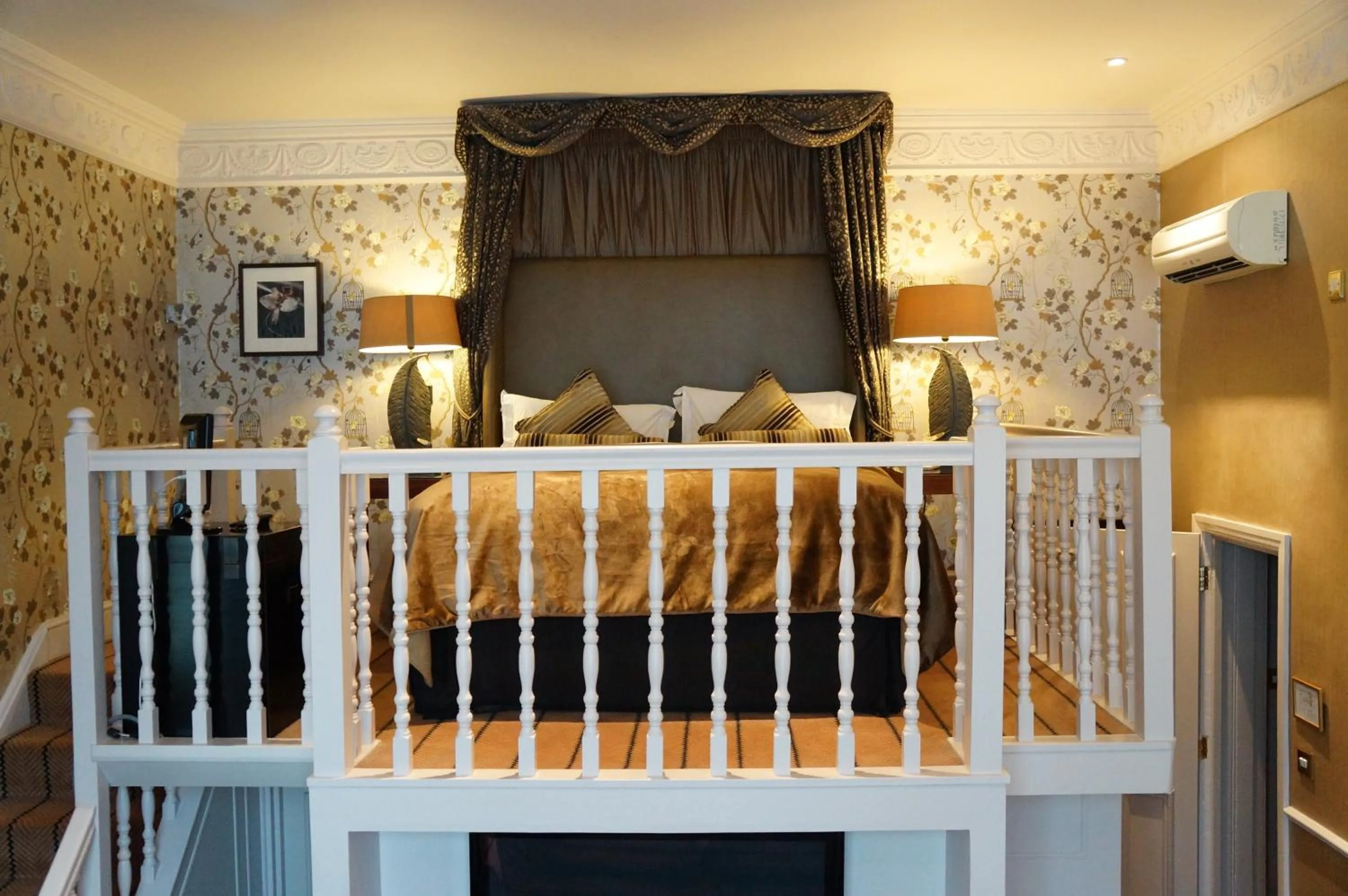 Bed in The Colonnade