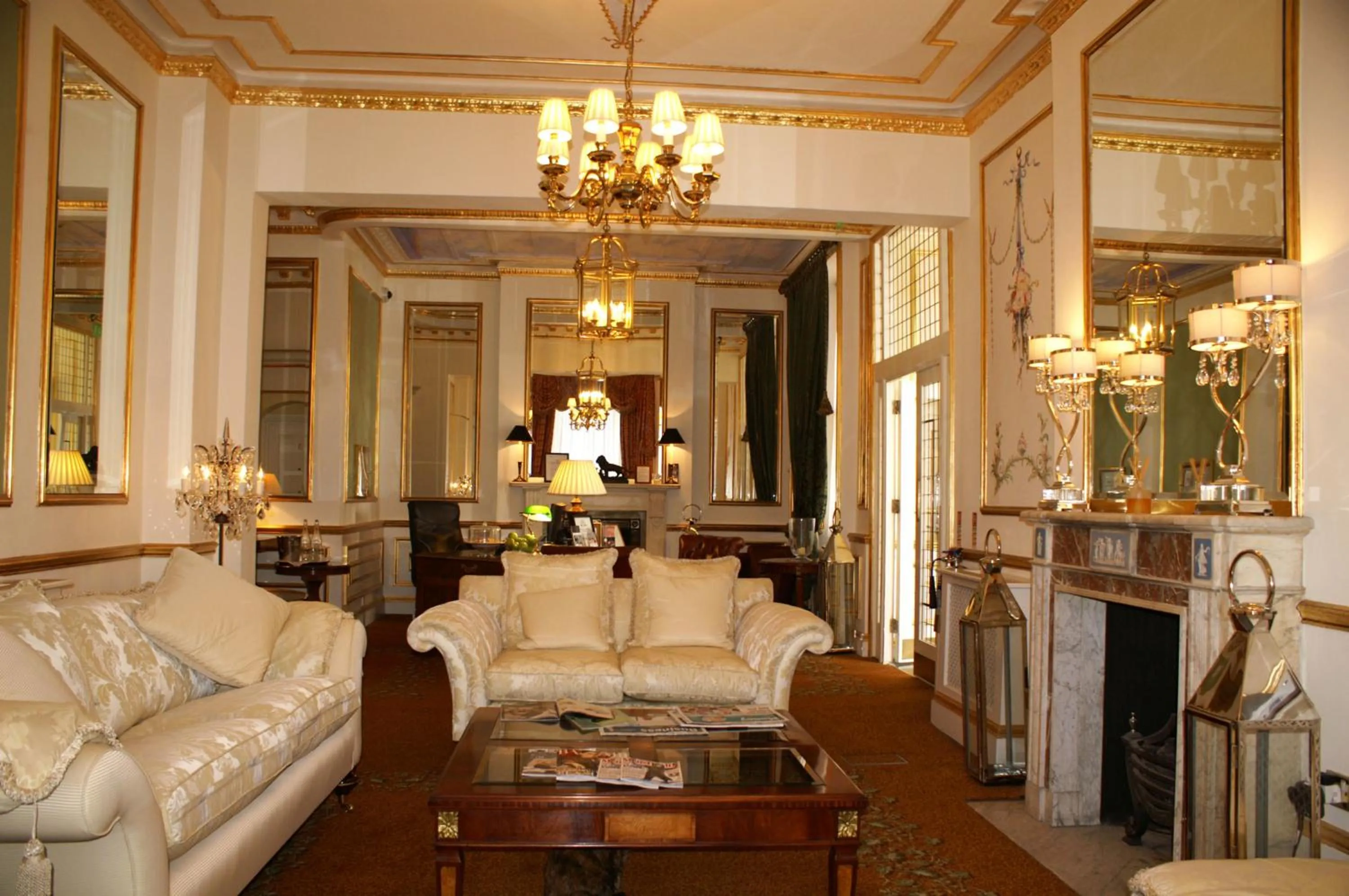 Lounge or bar in The Colonnade