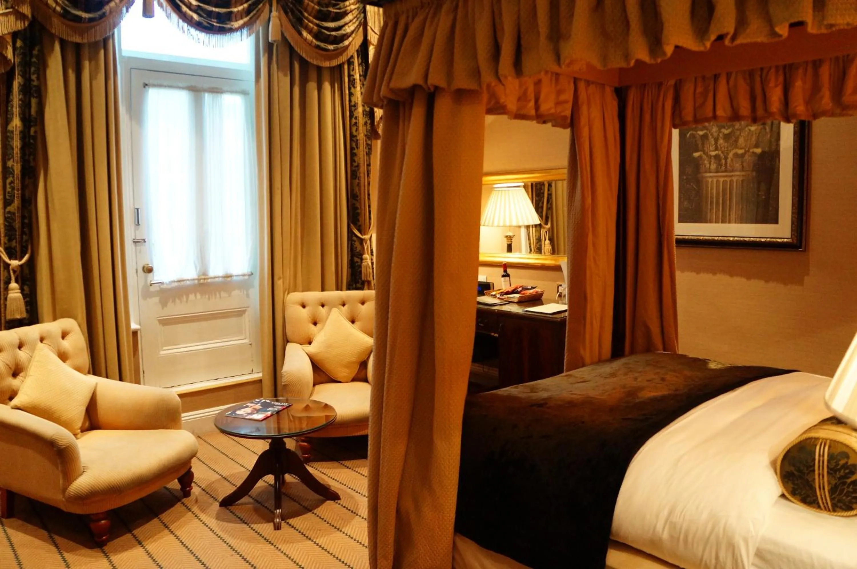 Photo of the whole room, Bed in The Colonnade