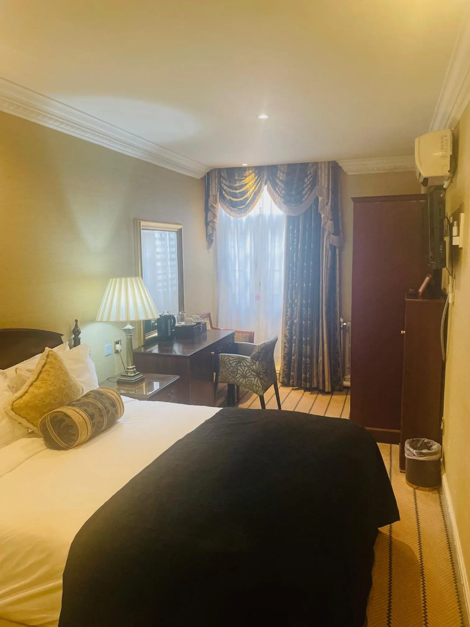 Bed in The Colonnade