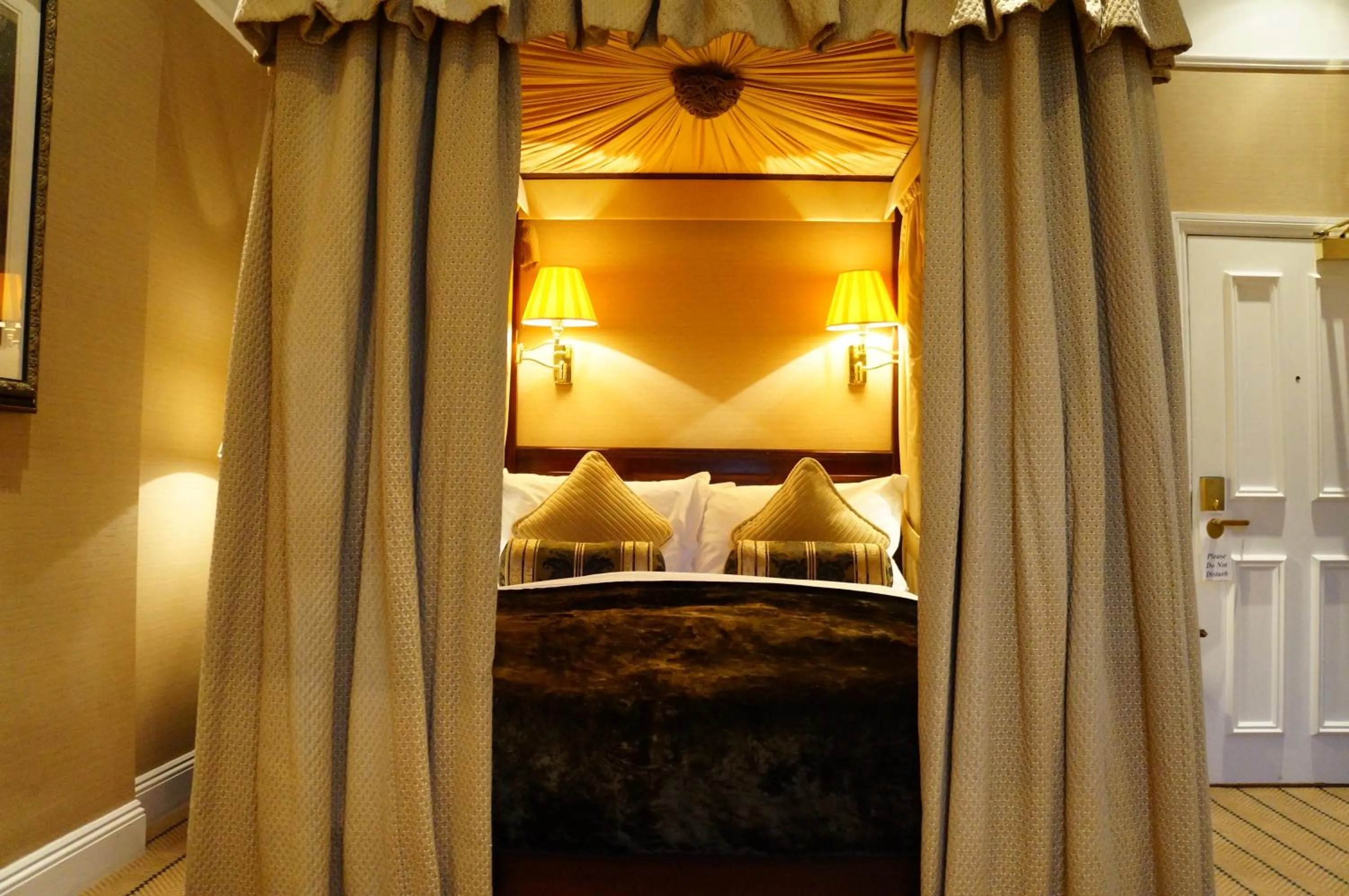 Bed in The Colonnade