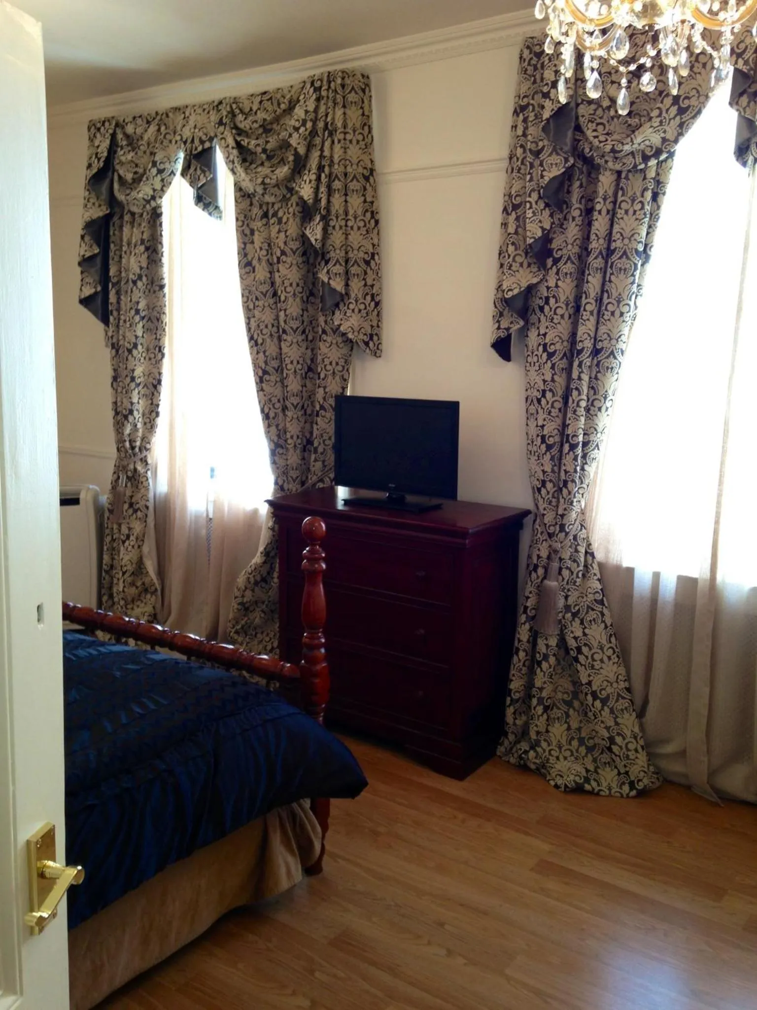 TV and multimedia, Bed in The Colonnade