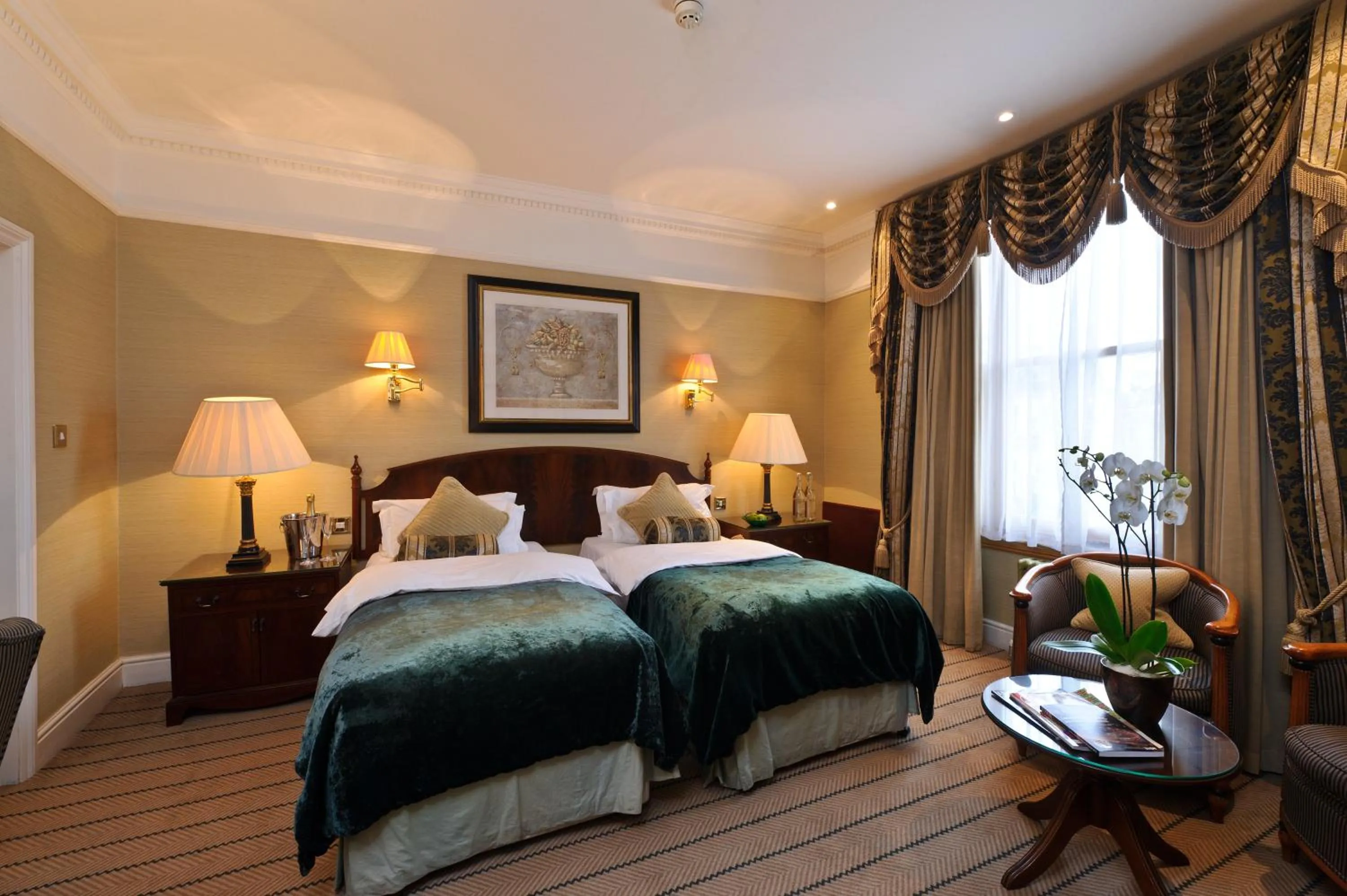 Bedroom, Bed in The Colonnade