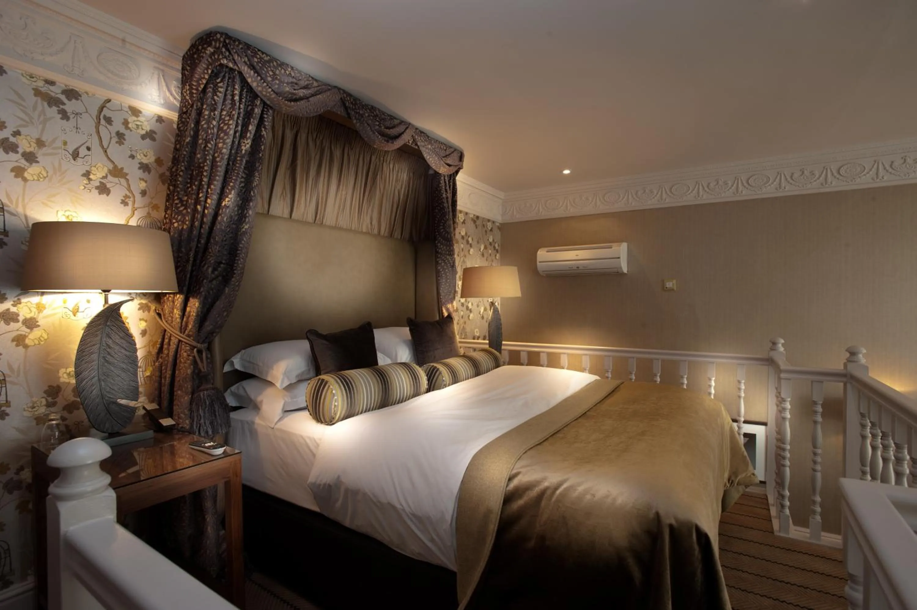 Bed in The Colonnade