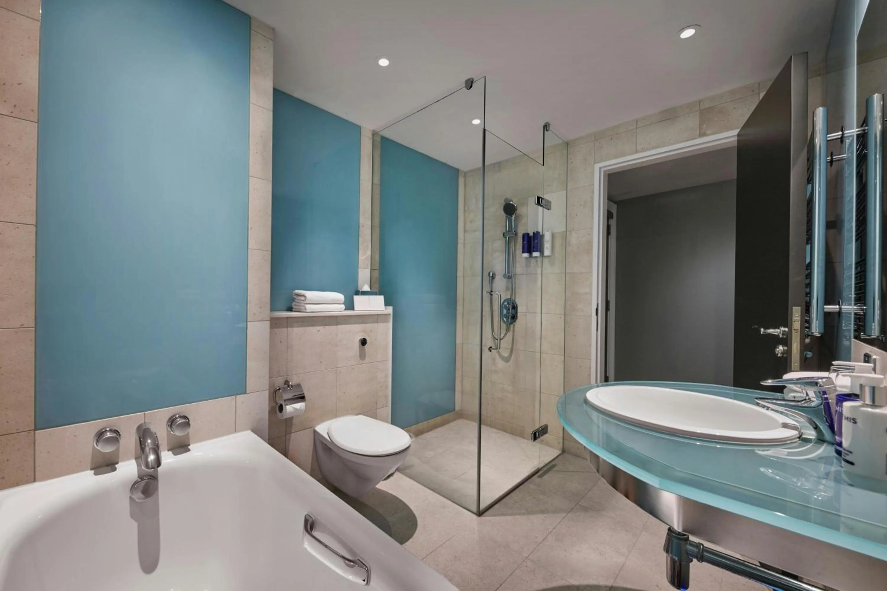 Photo of the whole room in The Glasshouse, Autograph Collection