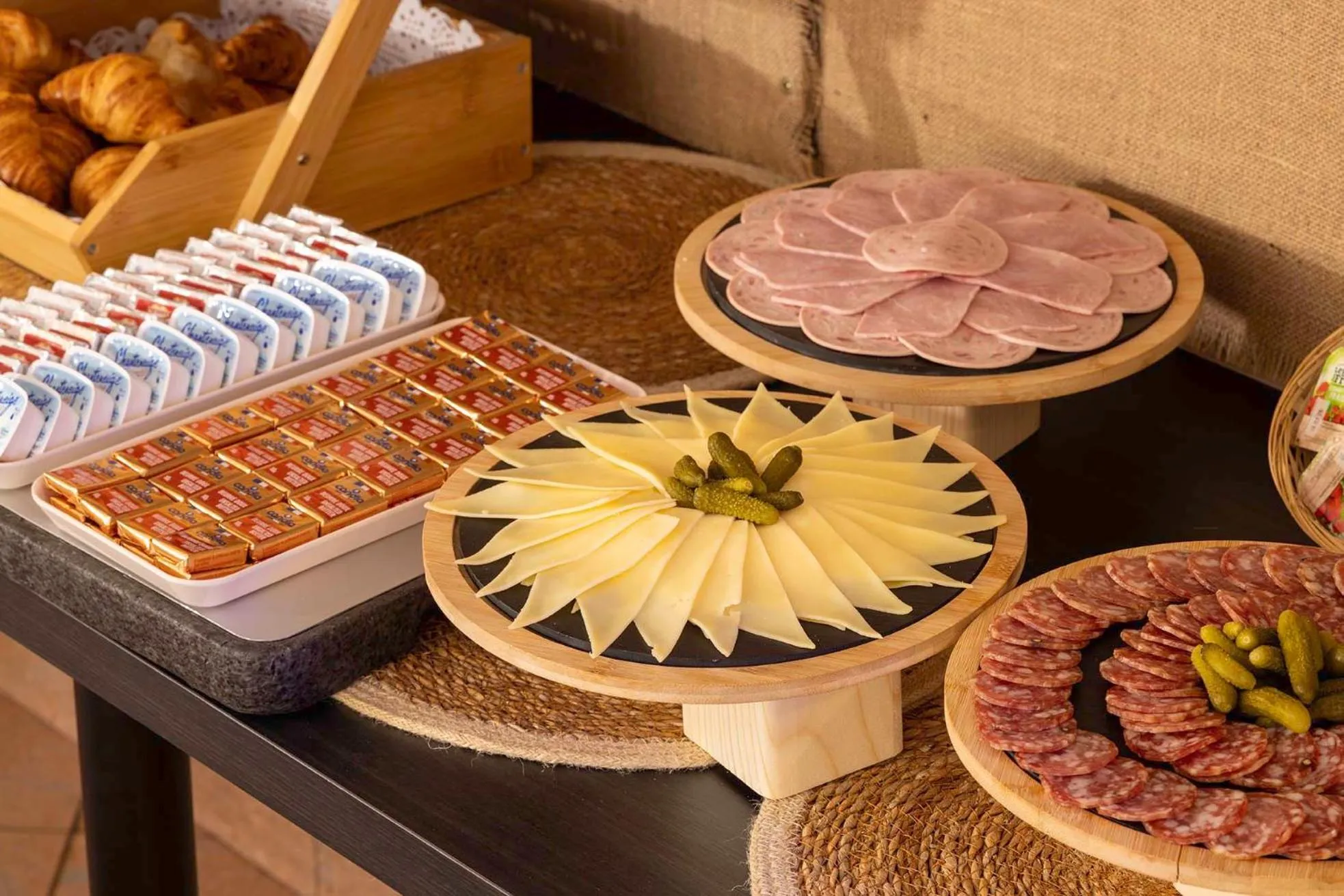 Buffet breakfast in Hôtel Saint Pierre