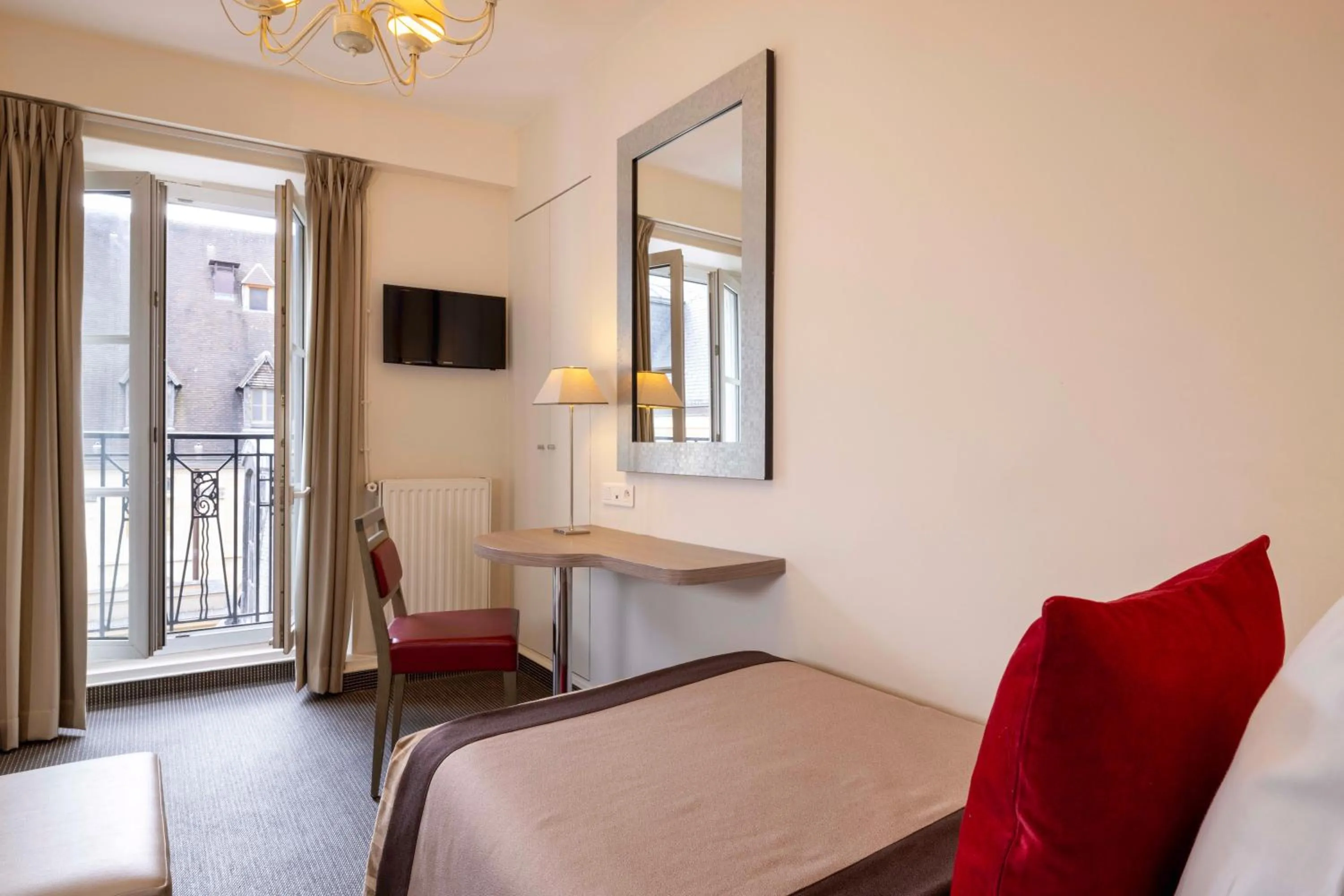 Photo of the whole room, Bed in Hôtel Saint Pierre